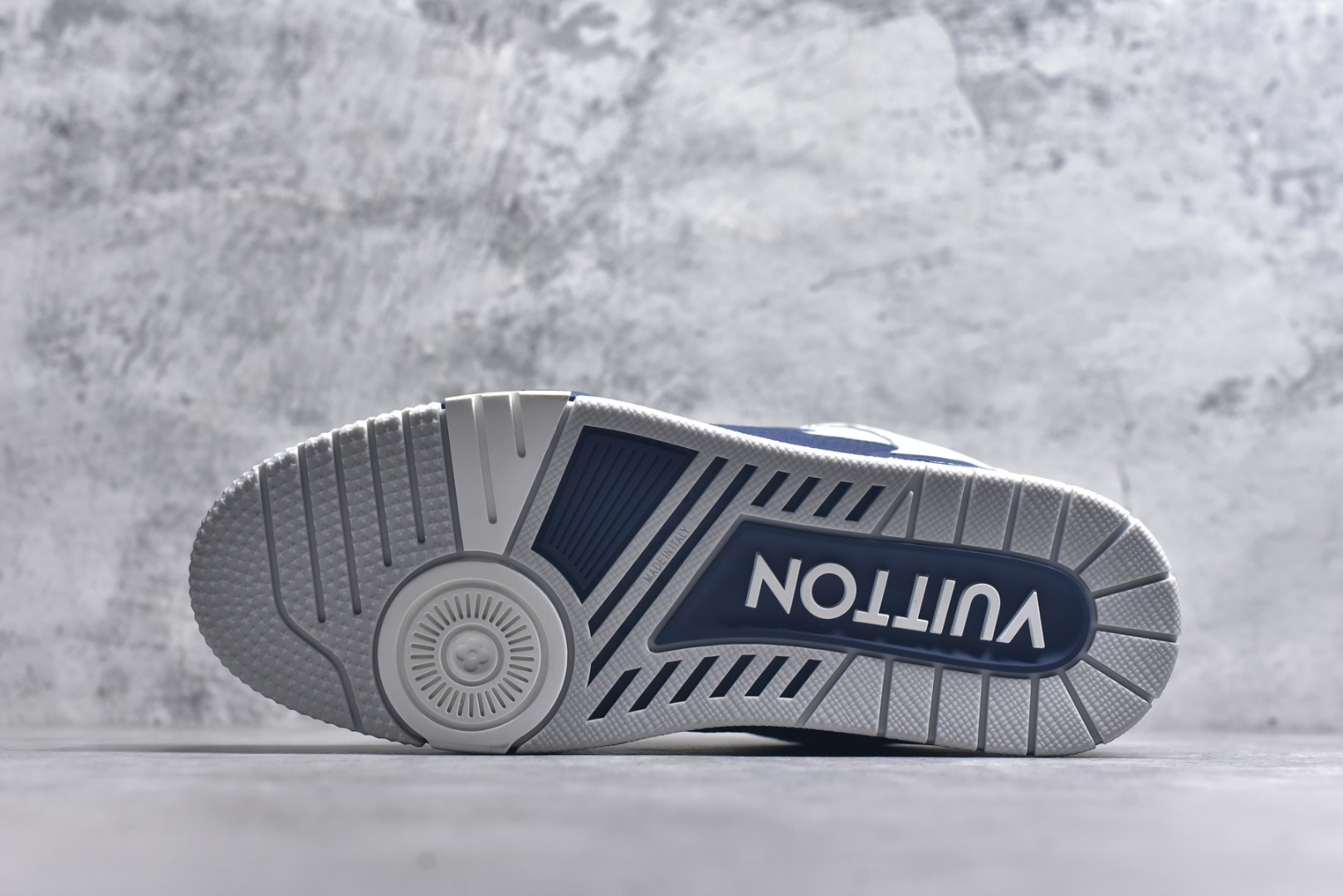 图片[6]-#AM-甄选 碾压市场7××版本 独家𝑻𝒓𝒂𝒊𝒏𝒆𝒓 现货入库💪🏻 救市品质 走量拉新神器 独家高定版最强平替 价格优势碾压市场 救市批次 高端零售 外贸专供 原版购入开发 正确空胶工艺 ZP级全套包装 完美楦型 正确卡色 大底TPU 质感媲美原版 细节与原版一致 注意区分市面通货 比肩高定 尺码：39-46-选品中心