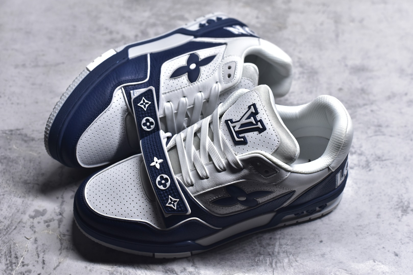 图片[7]-#AM-甄选 碾压市场7××版本 独家𝑻𝒓𝒂𝒊𝒏𝒆𝒓 现货入库💪🏻 救市品质 走量拉新神器 独家高定版最强平替 价格优势碾压市场 救市批次 高端零售 外贸专供 原版购入开发 正确空胶工艺 ZP级全套包装 完美楦型 正确卡色 大底TPU 质感媲美原版 细节与原版一致 注意区分市面通货 比肩高定 尺码：39-46-选品中心