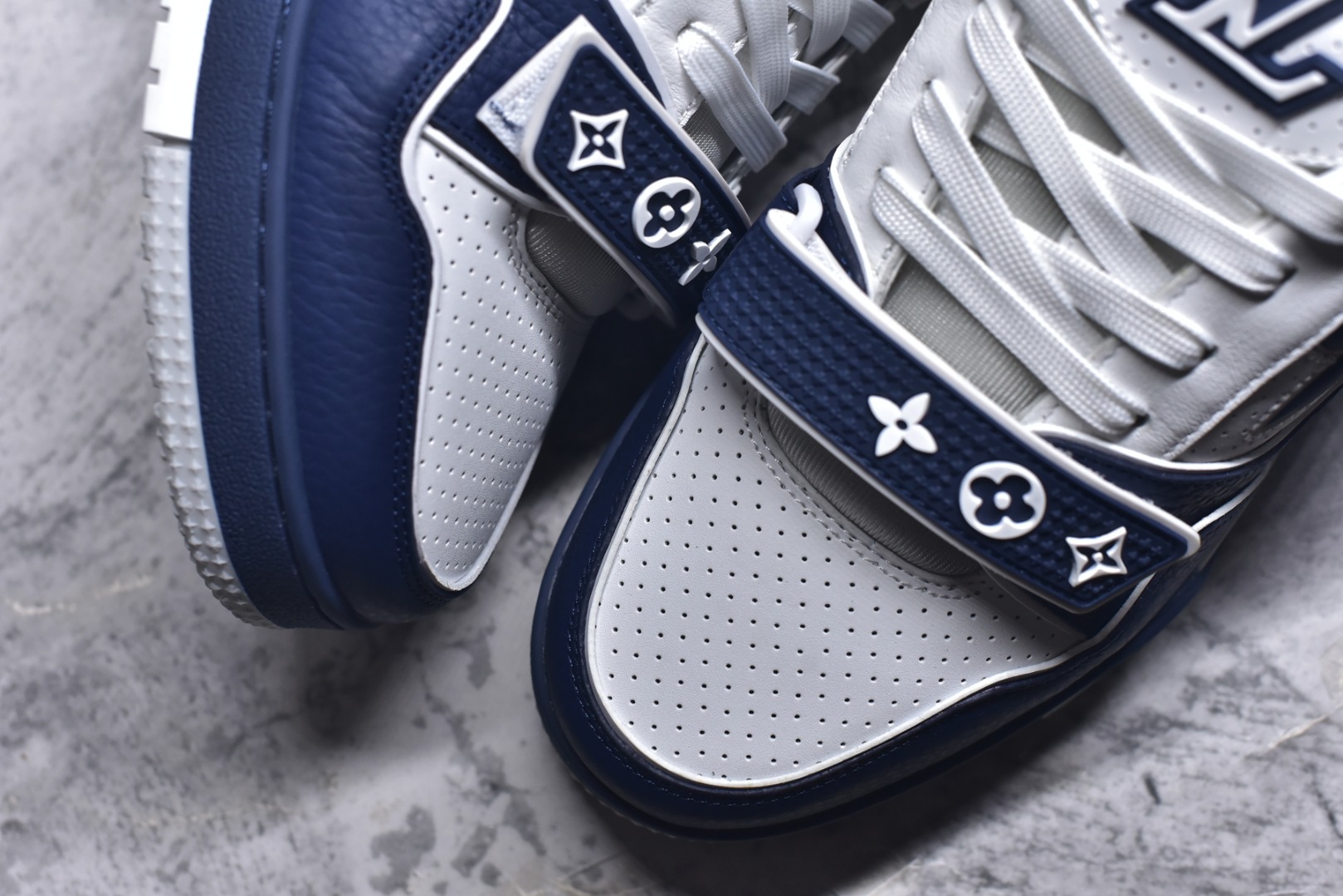 图片[8]-#AM-甄选 碾压市场7××版本 独家𝑻𝒓𝒂𝒊𝒏𝒆𝒓 现货入库💪🏻 救市品质 走量拉新神器 独家高定版最强平替 价格优势碾压市场 救市批次 高端零售 外贸专供 原版购入开发 正确空胶工艺 ZP级全套包装 完美楦型 正确卡色 大底TPU 质感媲美原版 细节与原版一致 注意区分市面通货 比肩高定 尺码：39-46-选品中心