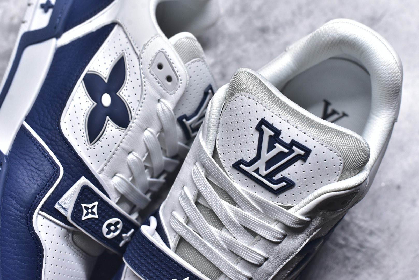 图片[9]-#AM-甄选 碾压市场7××版本 独家𝑻𝒓𝒂𝒊𝒏𝒆𝒓 现货入库💪🏻 救市品质 走量拉新神器 独家高定版最强平替 价格优势碾压市场 救市批次 高端零售 外贸专供 原版购入开发 正确空胶工艺 ZP级全套包装 完美楦型 正确卡色 大底TPU 质感媲美原版 细节与原版一致 注意区分市面通货 比肩高定 尺码：39-46-选品中心