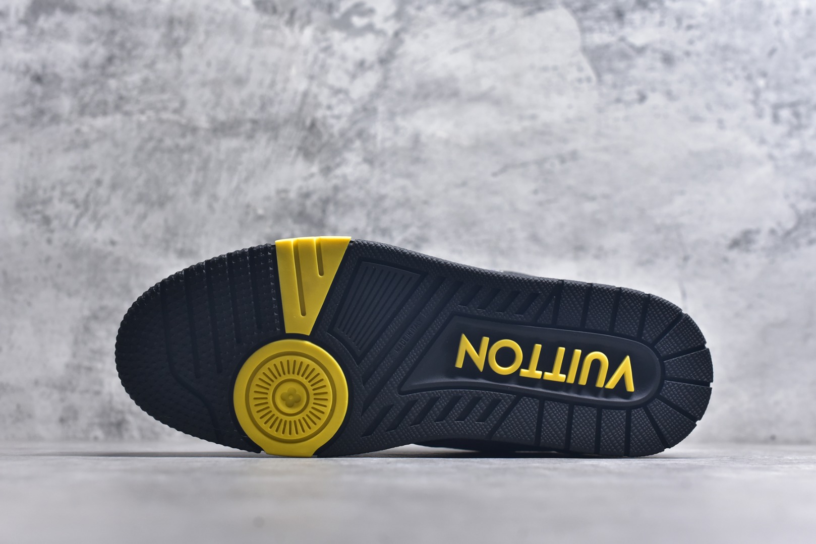 图片[6]-#AM-甄选 碾压市场7××版本 独家𝑻𝒓𝒂𝒊𝒏𝒆𝒓 现货入库💪🏻 救市品质 走量拉新神器 独家高定版最强平替 价格优势碾压市场 救市批次 高端零售 外贸专供 原版购入开发 正确空胶工艺 ZP级全套包装 完美楦型 正确卡色 大底TPU 质感媲美原版 细节与原版一致 注意区分市面通货 比肩高定 尺码：35-46-选品中心