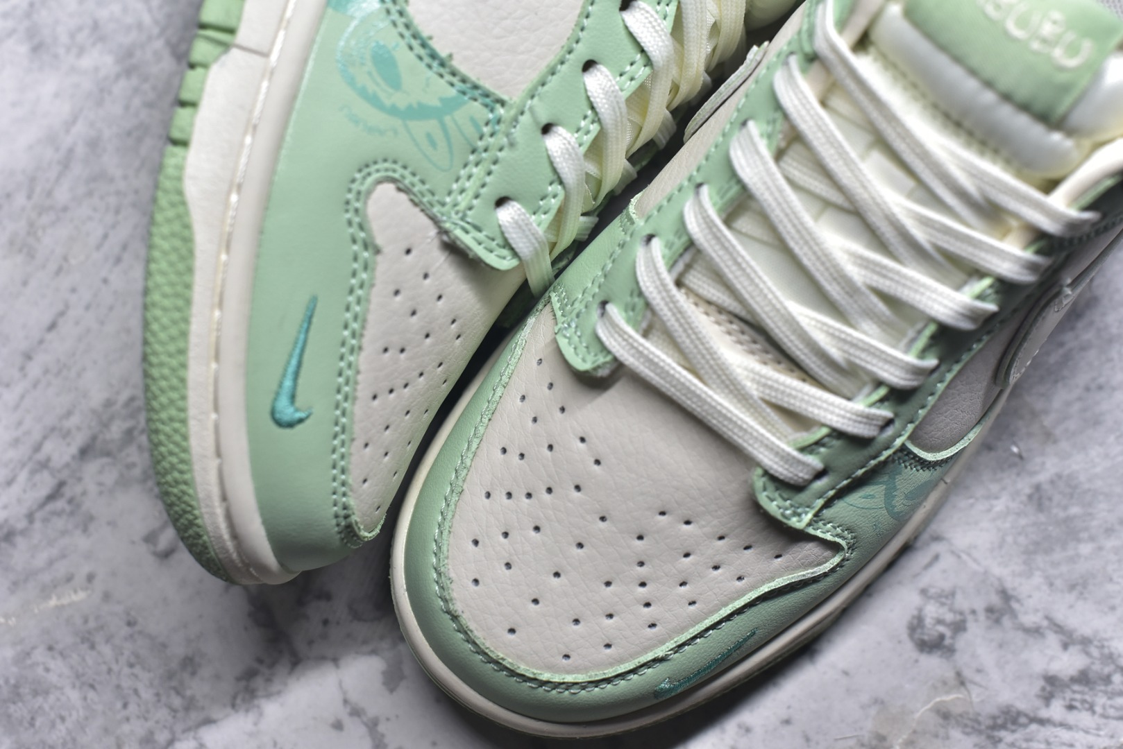 图片[8]-#Nike SB Dunk Low 米绿拉布布 周年高端定制 低帮休闲板鞋 SR2025-006 #定制鞋盒 大厂纯原品质出货 超高清洁度 皮料切割干净无任何毛边 细节完美 尺码：36 36.5 37.5 38 38.5 39 40 40.5 41 42 42.5 43 44 44.5 45 9.E5-选品中心