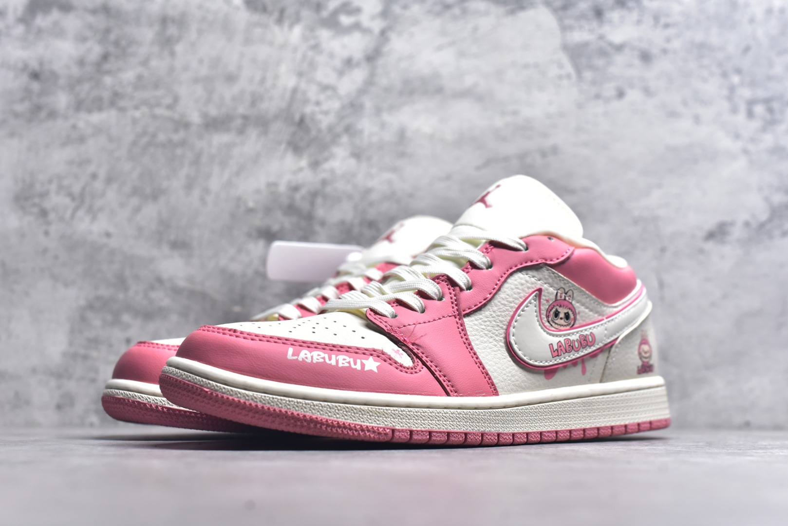 图片[2]-#Nike SB Dunk Low“ 米粉拉布布” 周年高端定制 低帮休闲板鞋 定制鞋盒 大厂纯原品质出货 超高清洁度 皮料切割干净无任何毛边 细节完美 货号：SR2025-007 尺码：36 36.5 37.5 38 38.5 39 40 40.5 41 42 42.5 43 44 44.5 45-选品中心