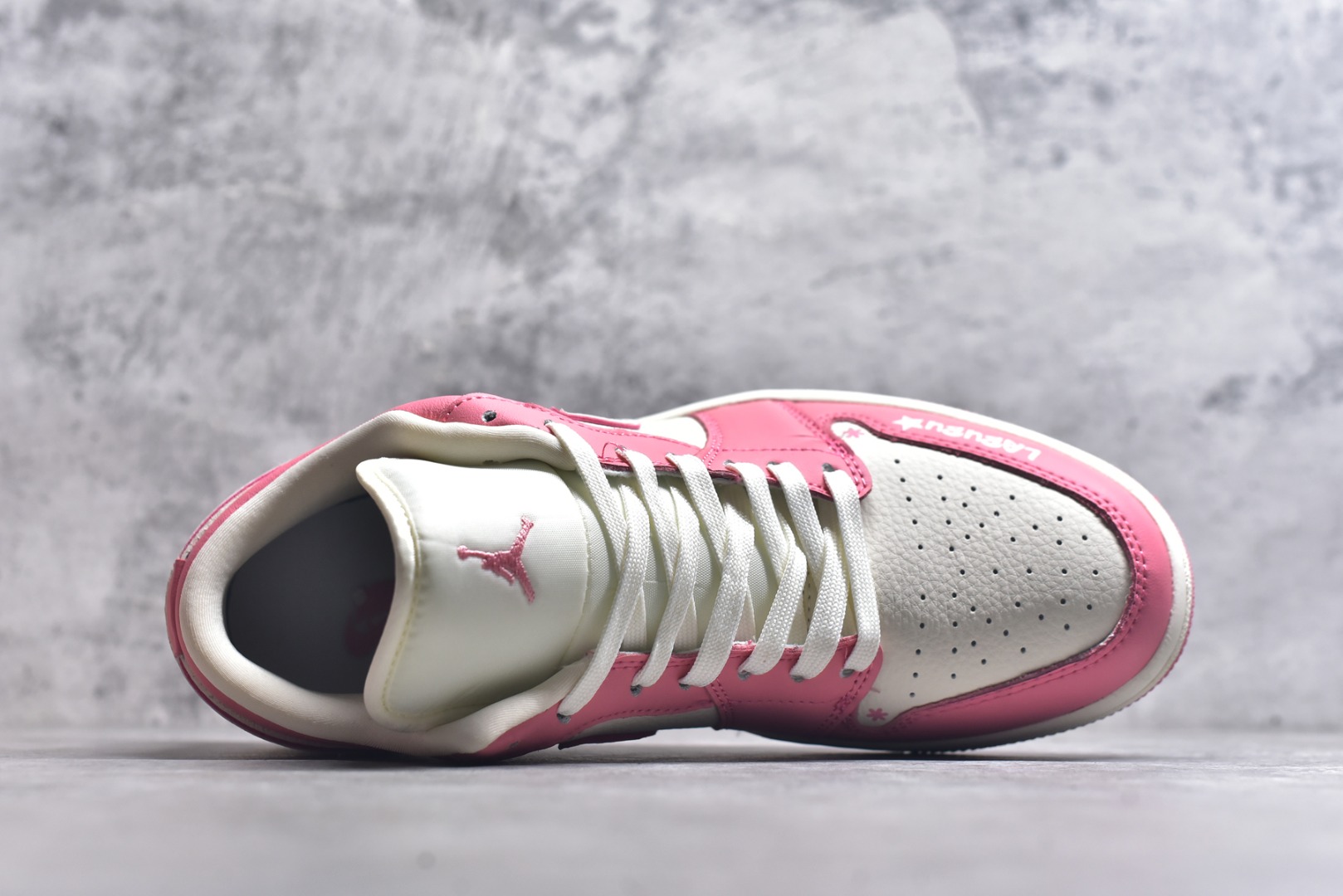 图片[4]-#Nike SB Dunk Low“ 米粉拉布布” 周年高端定制 低帮休闲板鞋 定制鞋盒 大厂纯原品质出货 超高清洁度 皮料切割干净无任何毛边 细节完美 货号：SR2025-007 尺码：36 36.5 37.5 38 38.5 39 40 40.5 41 42 42.5 43 44 44.5 45-选品中心