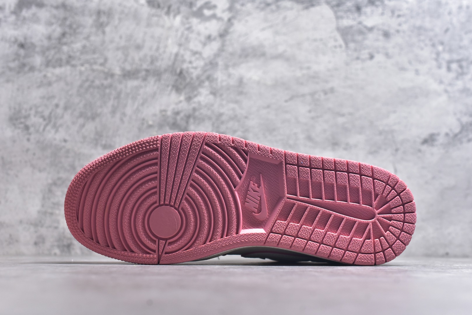 图片[6]-#Nike SB Dunk Low“ 米粉拉布布” 周年高端定制 低帮休闲板鞋 定制鞋盒 大厂纯原品质出货 超高清洁度 皮料切割干净无任何毛边 细节完美 货号：SR2025-007 尺码：36 36.5 37.5 38 38.5 39 40 40.5 41 42 42.5 43 44 44.5 45-选品中心