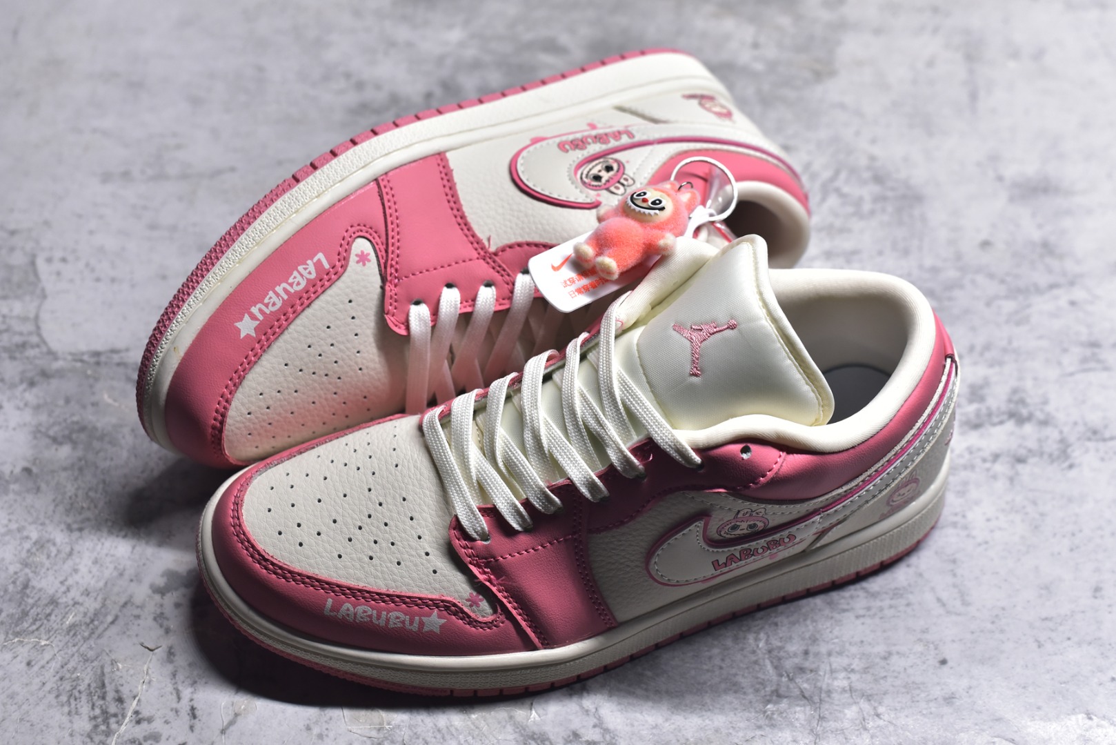 图片[7]-#Nike SB Dunk Low“ 米粉拉布布” 周年高端定制 低帮休闲板鞋 定制鞋盒 大厂纯原品质出货 超高清洁度 皮料切割干净无任何毛边 细节完美 货号：SR2025-007 尺码：36 36.5 37.5 38 38.5 39 40 40.5 41 42 42.5 43 44 44.5 45-选品中心