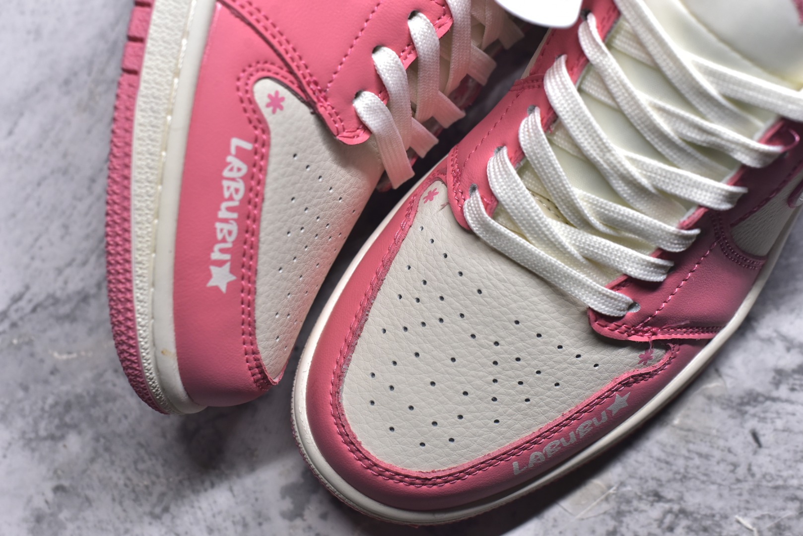 图片[8]-#Nike SB Dunk Low“ 米粉拉布布” 周年高端定制 低帮休闲板鞋 定制鞋盒 大厂纯原品质出货 超高清洁度 皮料切割干净无任何毛边 细节完美 货号：SR2025-007 尺码：36 36.5 37.5 38 38.5 39 40 40.5 41 42 42.5 43 44 44.5 45-选品中心