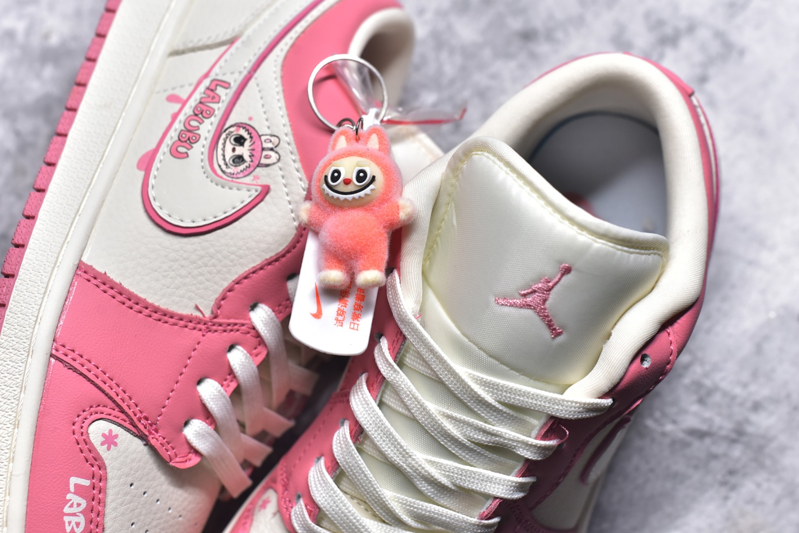 图片[9]-#Nike SB Dunk Low“ 米粉拉布布” 周年高端定制 低帮休闲板鞋 定制鞋盒 大厂纯原品质出货 超高清洁度 皮料切割干净无任何毛边 细节完美 货号：SR2025-007 尺码：36 36.5 37.5 38 38.5 39 40 40.5 41 42 42.5 43 44 44.5 45-选品中心