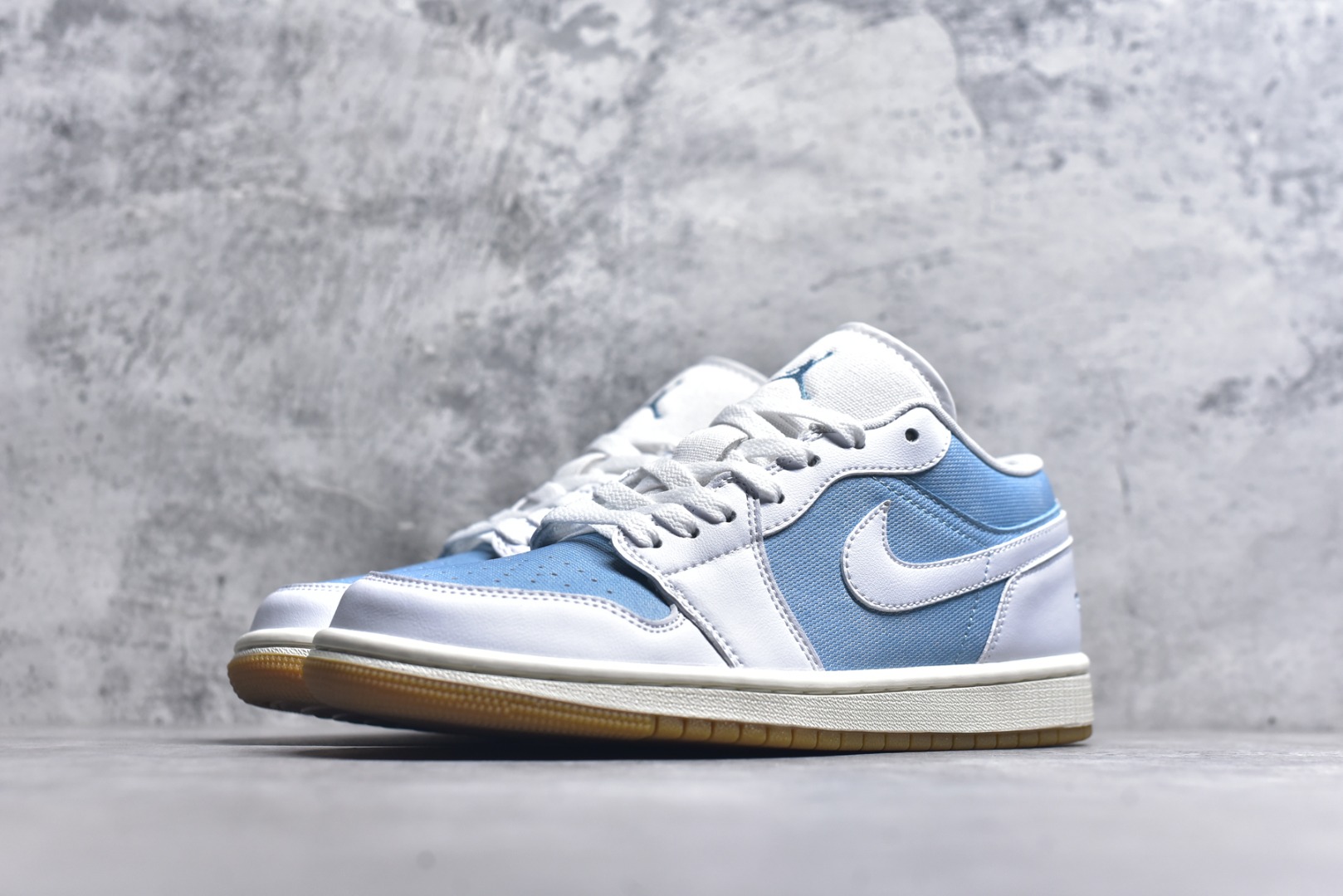图片[2]-#Air Jordan AJ1 Low 低帮 HQ2004-400 全新流水线出品 DT版本唯一平替选择 市场第二梯队最强版 全部原鞋开发 原楦原纸板开发 全鞋电脑针车 原厂内置全掌气垫 原盒内在原标 唯一Zp原版鞋带绑法 免检产品 全新2022版型 全头层皮料 完美零毛边处理 原厂配置全掌气垫 价格定位良心 几十个配色陆续出货 实拍调校N版已经零色差零失真 百分百还原实物色彩所见即所得 不存在货不对板色差等低级问题 选购参考实物拍摄 不混卖不参货 只用心做好货严格选品 承诺混一赔十 尺码：36 36.5 37.5 38 38.5 39 40 40.5 41 42 42.5 43 44 44.5 45-选品中心