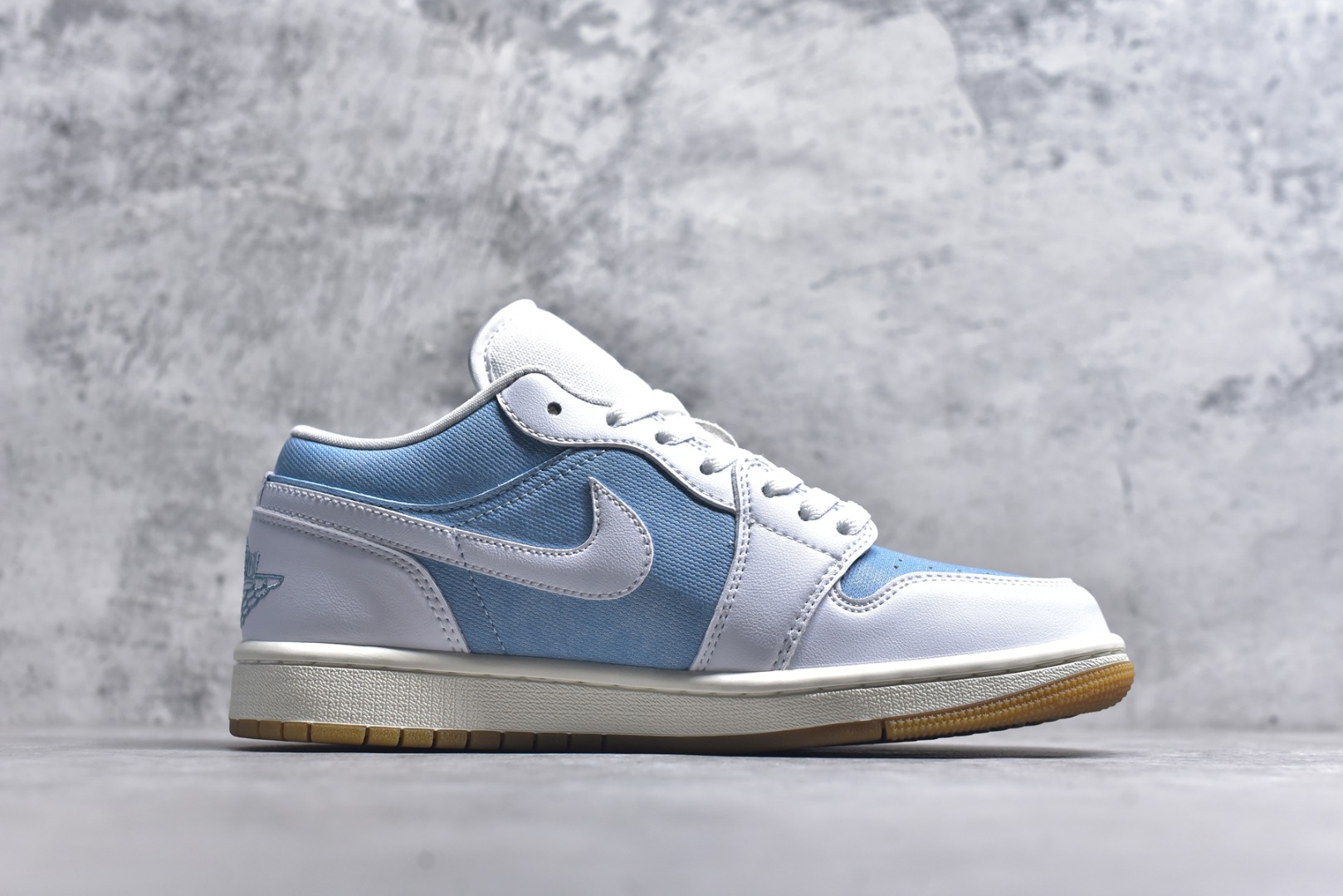 图片[3]-#Air Jordan AJ1 Low 低帮 HQ2004-400 全新流水线出品 DT版本唯一平替选择 市场第二梯队最强版 全部原鞋开发 原楦原纸板开发 全鞋电脑针车 原厂内置全掌气垫 原盒内在原标 唯一Zp原版鞋带绑法 免检产品 全新2022版型 全头层皮料 完美零毛边处理 原厂配置全掌气垫 价格定位良心 几十个配色陆续出货 实拍调校N版已经零色差零失真 百分百还原实物色彩所见即所得 不存在货不对板色差等低级问题 选购参考实物拍摄 不混卖不参货 只用心做好货严格选品 承诺混一赔十 尺码：36 36.5 37.5 38 38.5 39 40 40.5 41 42 42.5 43 44 44.5 45-选品中心