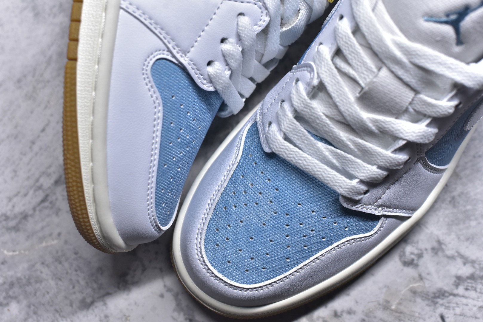 图片[8]-#Air Jordan AJ1 Low 低帮 HQ2004-400 全新流水线出品 DT版本唯一平替选择 市场第二梯队最强版 全部原鞋开发 原楦原纸板开发 全鞋电脑针车 原厂内置全掌气垫 原盒内在原标 唯一Zp原版鞋带绑法 免检产品 全新2022版型 全头层皮料 完美零毛边处理 原厂配置全掌气垫 价格定位良心 几十个配色陆续出货 实拍调校N版已经零色差零失真 百分百还原实物色彩所见即所得 不存在货不对板色差等低级问题 选购参考实物拍摄 不混卖不参货 只用心做好货严格选品 承诺混一赔十 尺码：36 36.5 37.5 38 38.5 39 40 40.5 41 42 42.5 43 44 44.5 45-选品中心