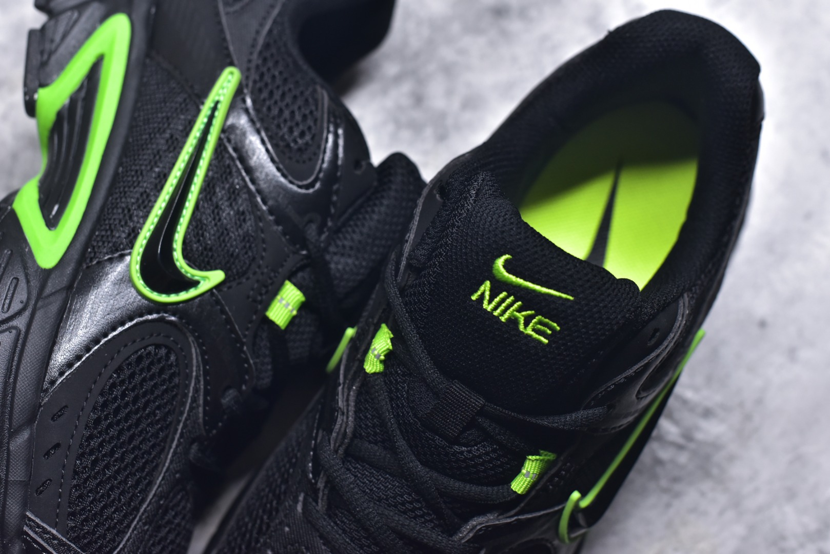 图片[9]-#NK V5 RNR 舒适百搭跑步鞋 黑绿 融合了复古与现代设计元素，轻量化设计，鞋面采用透气网眼材料，搭配轻质泡沫中底，缓震舒适，适合日常通勤或轻量级徒步，可以满足日常穿搭的同时，还兼容户外徒步功能 货号：HJ5228-005 尺码：36-45-选品中心