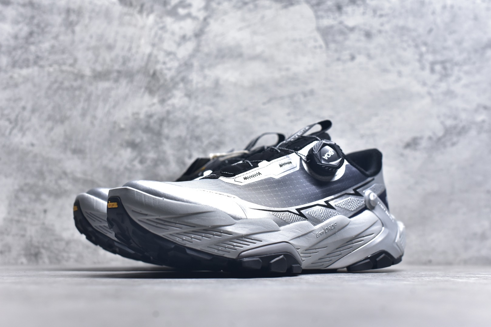 图片[2]-#凯乐石 KAILAS FUGA DU BOA 大坡王轻越野徒步 网布TPU减震防滑透气支撑回弹 低帮 超强抓地力登山跑步鞋 KAILAS凯乐石品牌是全球三大全系攀登品牌之一，于2003年创立于中国广州，致力于为有攀登梦想的户外运动员及爱好者，研发制造功能性专业装备，满足他们在极限环境下安全舒适的需求，凯乐石专注于科技面料的开发及专业功能设计，产品线覆盖登山、攀岩、徒步、越野跑山、露营、旅行等多项户外运动，通过运动员的测试反馈，不断进化迭代，产品荣获国内外大奖71座，发明专利21个，更突破性的自主研发攀登器械，打造出中国的攀登硬实力。实拍调校N版已经零色差零失真 百分百还原实物色彩所见即所得 不存在货不对板色差等低级问题 选购参考实物拍摄 不混卖不参货 只用心做好货严格选品 承诺混一赔十 尺码：36 36.5 37.5 38 38.5 39 40 40.5 41 42 42.5 43 44 44.5 45-选品中心