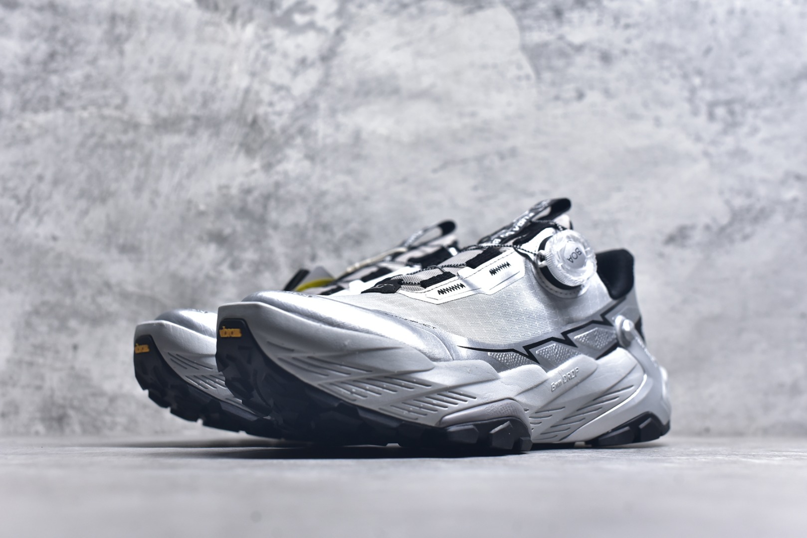 图片[2]-#凯乐石 KAILAS FUGA DU BOA 大坡王轻越野徒步 网布TPU减震防滑透气支撑回弹 低帮 超强抓地力登山跑步鞋 KAILAS凯乐石品牌是全球三大全系攀登品牌之一，于2003年创立于中国广州，致力于为有攀登梦想的户外运动员及爱好者，研发制造功能性专业装备，满足他们在极限环境下安全舒适的需求，凯乐石专注于科技面料的开发及专业功能设计，产品线覆盖登山、攀岩、徒步、越野跑山、露营、旅行等多项户外运动，通过运动员的测试反馈，不断进化迭代，产品荣获国内外大奖71座，发明专利21个，更突破性的自主研发攀登器械，打造出中国的攀登硬实力。实拍调校N版已经零色差零失真 百分百还原实物色彩所见即所得 不存在货不对板色差等低级问题 选购参考实物拍摄 不混卖不参货 只用心做好货严格选品 承诺混一赔十 尺码：36 36.5 37.5 38 38.5 39 40 40.5 41 42 42.5 43 44 44.5 45-选品中心