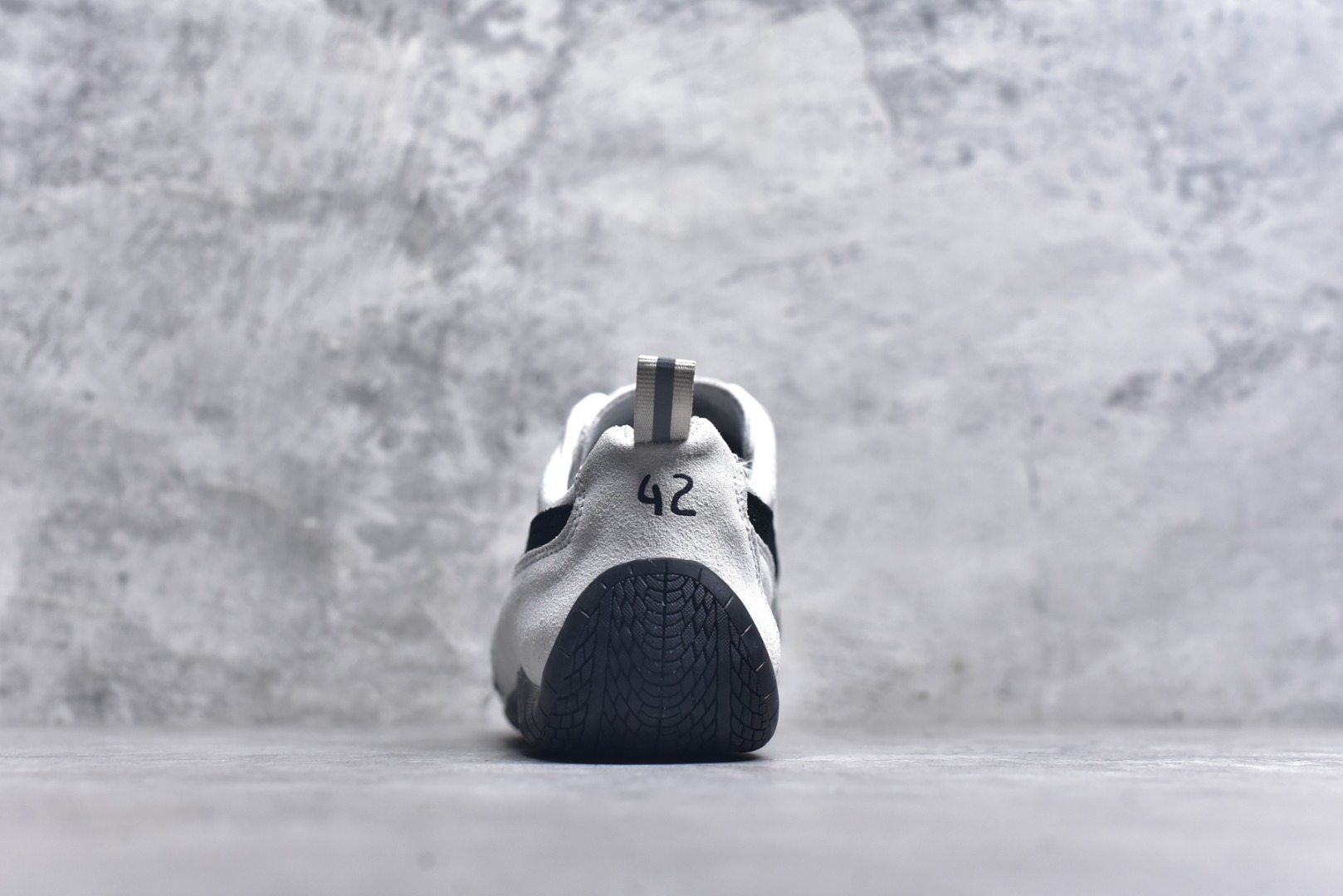 图片[5]-#巴黎世家联名款The Open Product x Puma Speedcat 极速赛车系列彪马低帮生活休闲鞋 原装档案原数据纸版楦型 采用原厂固色翻毛皮鞋面材质 二次成型\’猛帮\’成型工艺 全球知名运动品牌PUMA宝马赛车系列，融合了宝马车队的标志性配色，以趣味十足又前卫复古的设计引领潮流，将赛道精神融入街头时尚，开启前卫竞速之旅。自1978年巴伐利亚车队走上世界舞台，宝马赛车就在全球汽车制造和赛车运动领域留下了浓墨重彩的一笔。全新的两款BMW MMS Roma与BMW MMS Speedboat鞋款，均从宝马车型中汲取灵感。以黑或白为底色，融入经典配色，主打前卫复古风。Roma鞋款的鞋侧以复古的流线造型，缀以宝马经典Logo，巧妙吸睛；而Speedcat鞋款以亮眼三色条纹元素缀以舒适鞋面，赋予了独特的个性美学，演绎赛车的无尽能量 货号 406519 01 尺码 36 37 38 39 40 41 42 43 44 45 ｛官方同布 无半码｝ ⚠️-选品中心