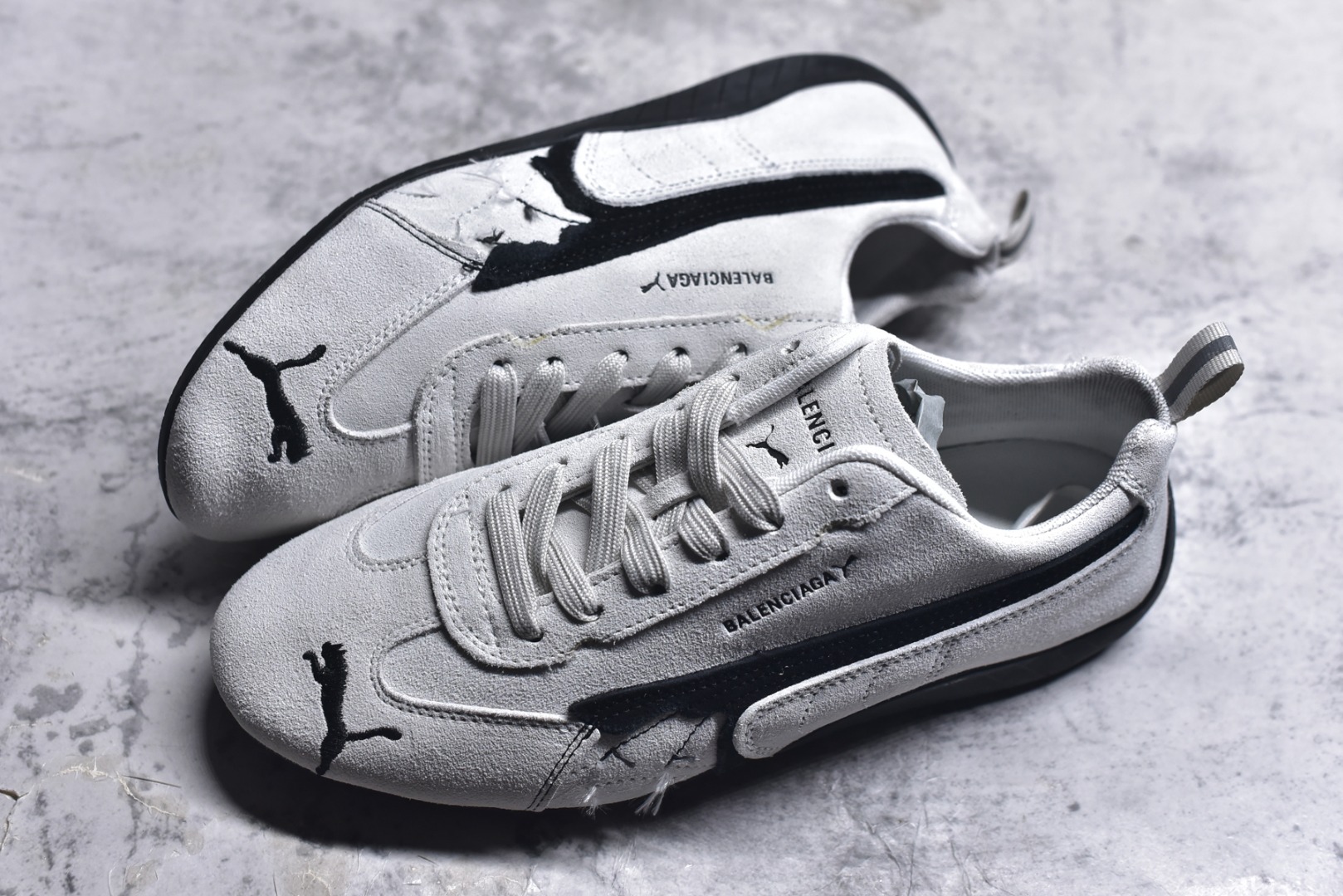 图片[7]-#巴黎世家联名款The Open Product x Puma Speedcat 极速赛车系列彪马低帮生活休闲鞋 原装档案原数据纸版楦型 采用原厂固色翻毛皮鞋面材质 二次成型\’猛帮\’成型工艺 全球知名运动品牌PUMA宝马赛车系列，融合了宝马车队的标志性配色，以趣味十足又前卫复古的设计引领潮流，将赛道精神融入街头时尚，开启前卫竞速之旅。自1978年巴伐利亚车队走上世界舞台，宝马赛车就在全球汽车制造和赛车运动领域留下了浓墨重彩的一笔。全新的两款BMW MMS Roma与BMW MMS Speedboat鞋款，均从宝马车型中汲取灵感。以黑或白为底色，融入经典配色，主打前卫复古风。Roma鞋款的鞋侧以复古的流线造型，缀以宝马经典Logo，巧妙吸睛；而Speedcat鞋款以亮眼三色条纹元素缀以舒适鞋面，赋予了独特的个性美学，演绎赛车的无尽能量 货号 406519 01 尺码 36 37 38 39 40 41 42 43 44 45 ｛官方同布 无半码｝ ⚠️-选品中心