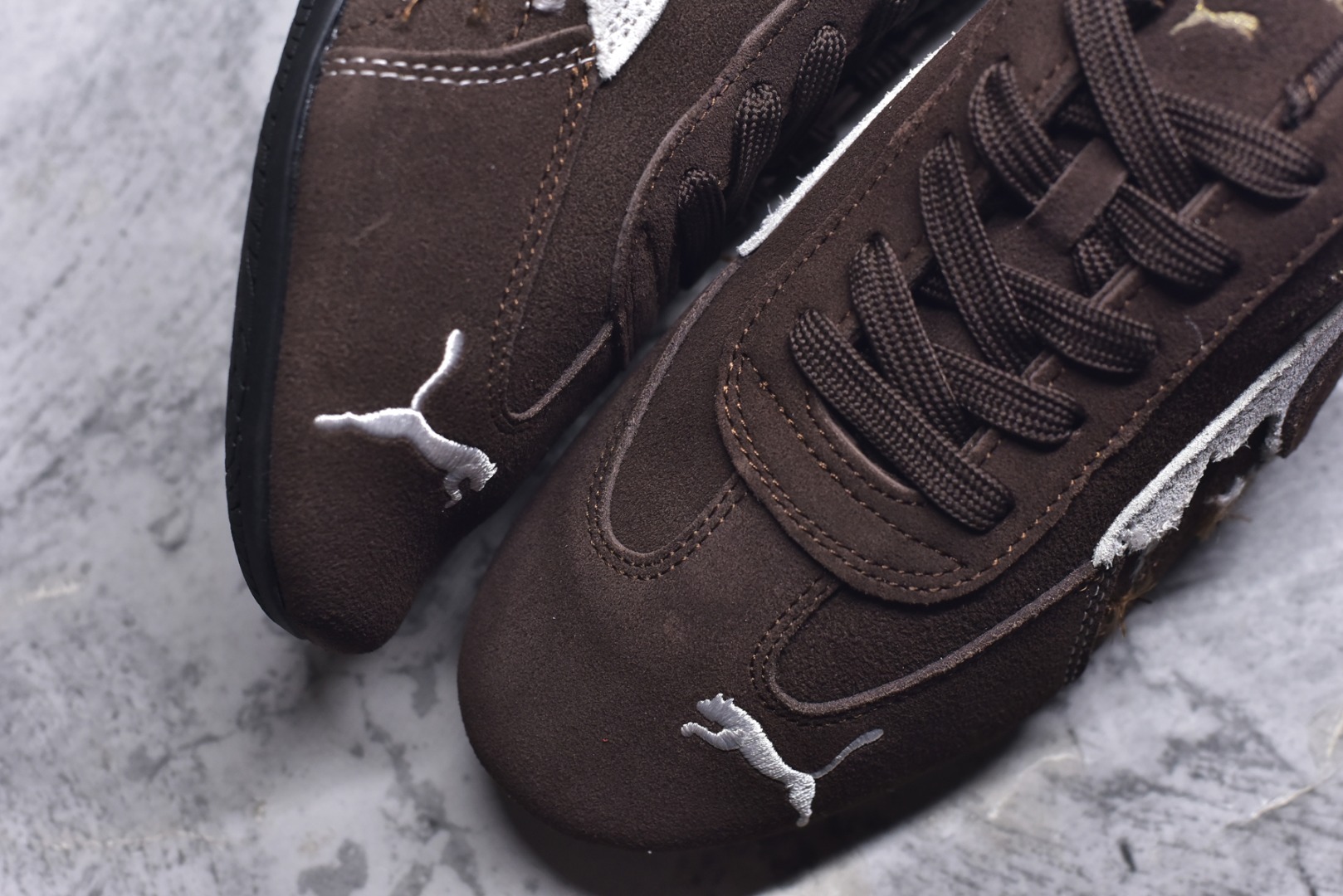 图片[8]-#巴黎世家联名款The Open Product x Puma Speedcat 极速赛车系列彪马低帮生活休闲鞋 原装档案原数据纸版楦型 采用原厂固色翻毛皮鞋面材质 二次成型\’猛帮\’成型工艺 全球知名运动品牌PUMA宝马赛车系列，融合了宝马车队的标志性配色，以趣味十足又前卫复古的设计引领潮流，将赛道精神融入街头时尚，开启前卫竞速之旅。自1978年巴伐利亚车队走上世界舞台，宝马赛车就在全球汽车制造和赛车运动领域留下了浓墨重彩的一笔。全新的两款BMW MMS Roma与BMW MMS Speedboat鞋款，均从宝马车型中汲取灵感。以黑或白为底色，融入经典配色，主打前卫复古风。Roma鞋款的鞋侧以复古的流线造型，缀以宝马经典Logo，巧妙吸睛；而Speedcat鞋款以亮眼三色条纹元素缀以舒适鞋面，赋予了独特的个性美学，演绎赛车的无尽能量 货号 406519 05 尺码 36 37 38 39 40 41 42 43 44 45 ｛官方同布 无半码｝ ⚠️-选品中心