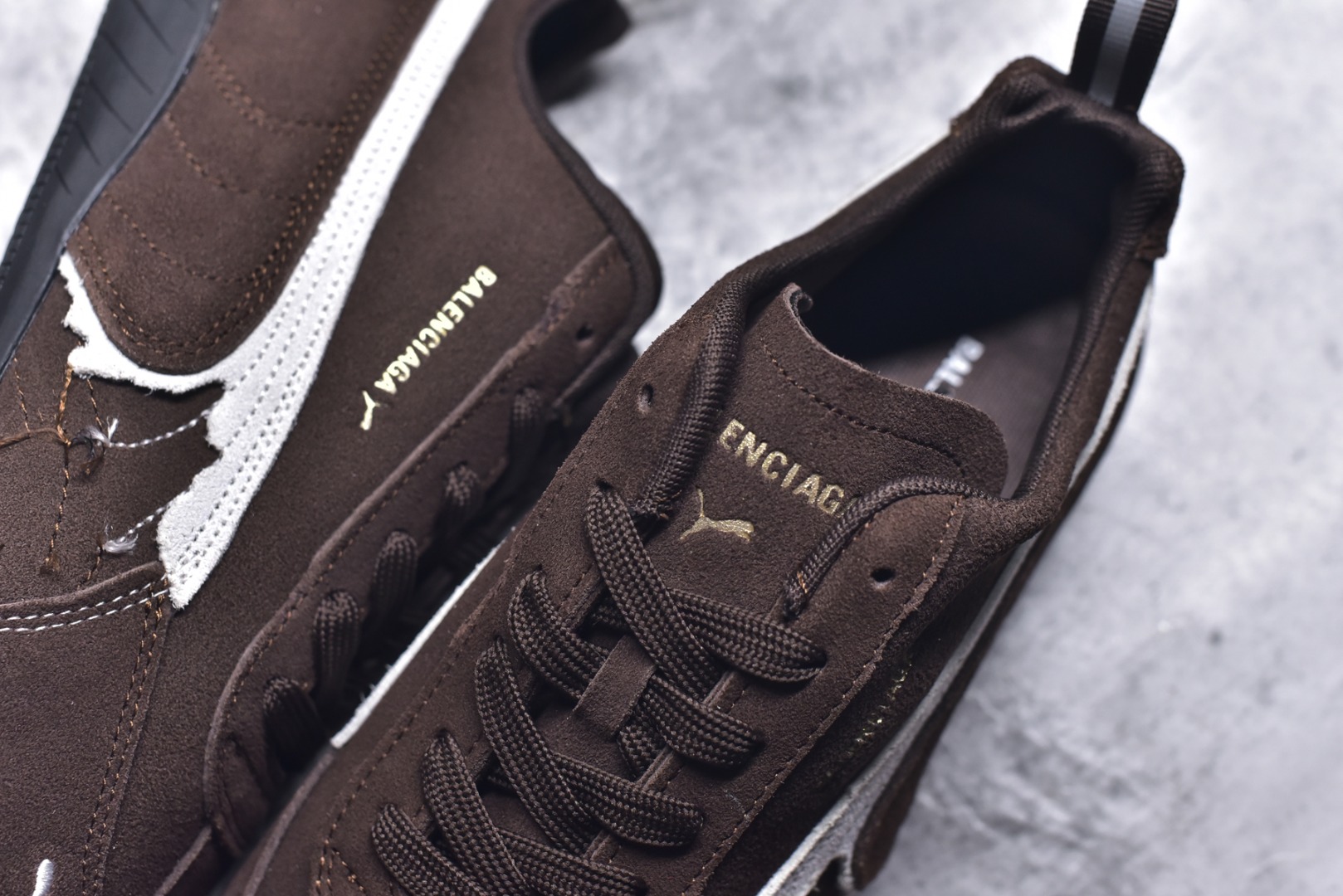 图片[9]-#巴黎世家联名款The Open Product x Puma Speedcat 极速赛车系列彪马低帮生活休闲鞋 原装档案原数据纸版楦型 采用原厂固色翻毛皮鞋面材质 二次成型\’猛帮\’成型工艺 全球知名运动品牌PUMA宝马赛车系列，融合了宝马车队的标志性配色，以趣味十足又前卫复古的设计引领潮流，将赛道精神融入街头时尚，开启前卫竞速之旅。自1978年巴伐利亚车队走上世界舞台，宝马赛车就在全球汽车制造和赛车运动领域留下了浓墨重彩的一笔。全新的两款BMW MMS Roma与BMW MMS Speedboat鞋款，均从宝马车型中汲取灵感。以黑或白为底色，融入经典配色，主打前卫复古风。Roma鞋款的鞋侧以复古的流线造型，缀以宝马经典Logo，巧妙吸睛；而Speedcat鞋款以亮眼三色条纹元素缀以舒适鞋面，赋予了独特的个性美学，演绎赛车的无尽能量 货号 406519 05 尺码 36 37 38 39 40 41 42 43 44 45 ｛官方同布 无半码｝ ⚠️-选品中心