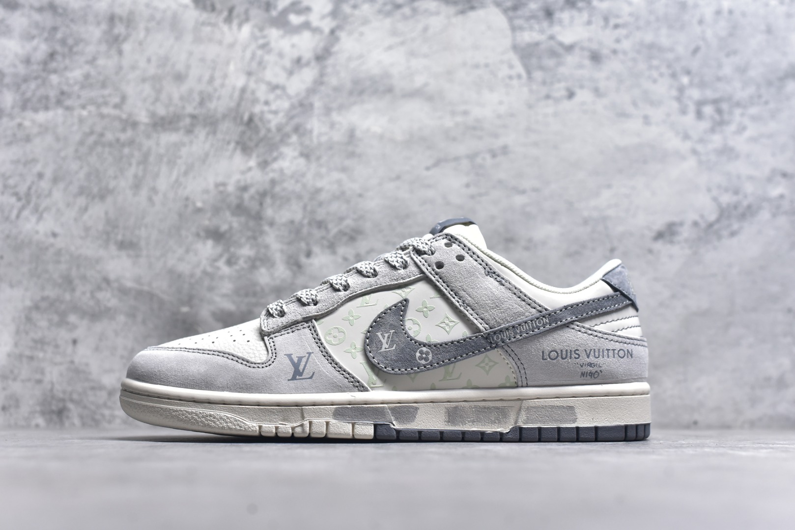 #Nike SB Dunk Low“ LV联名——灰猪八涂鸦” 周年高端定制 低帮休闲板鞋 定制鞋盒 大厂纯原品质出货 超高清洁度 皮料切割干净无任何毛边 细节完美 货号：CX5050-Y02 尺码：36 36.5 37.5 38 38.5 39 40 40.5 41 42 42.5 43 44 44.5 45-选品中心