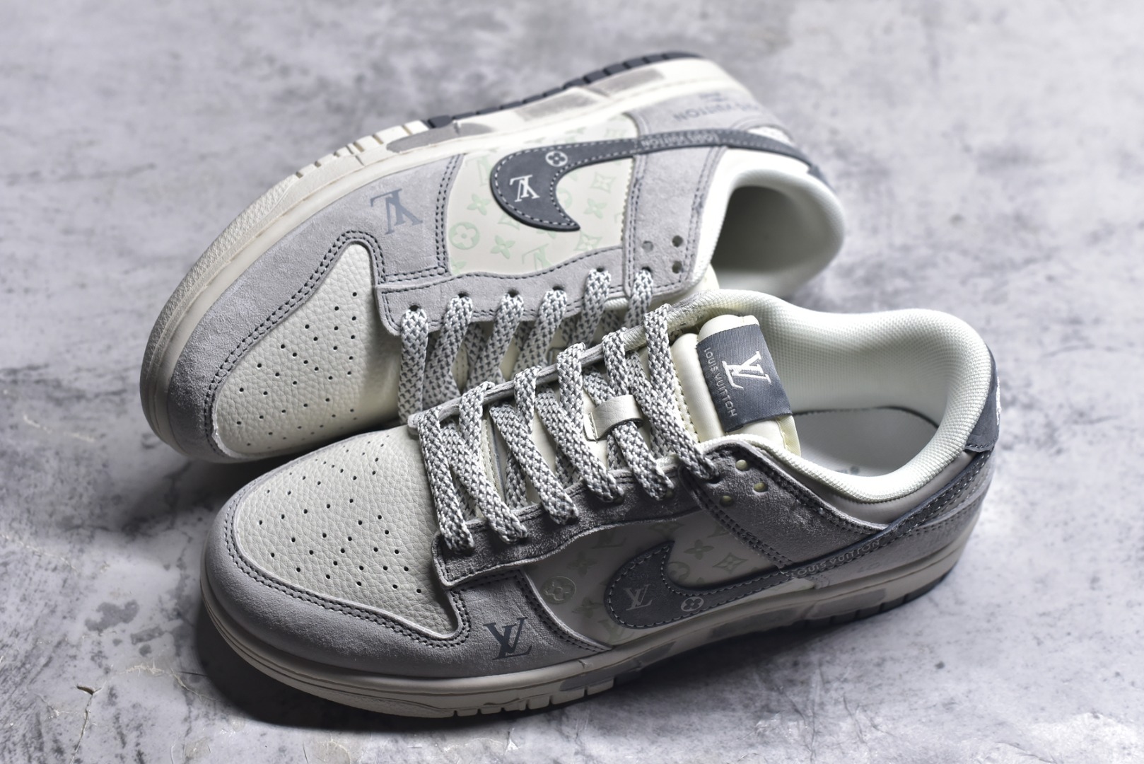 图片[7]-#Nike SB Dunk Low“ LV联名——灰猪八涂鸦” 周年高端定制 低帮休闲板鞋 定制鞋盒 大厂纯原品质出货 超高清洁度 皮料切割干净无任何毛边 细节完美 货号：CX5050-Y02 尺码：36 36.5 37.5 38 38.5 39 40 40.5 41 42 42.5 43 44 44.5 45-选品中心