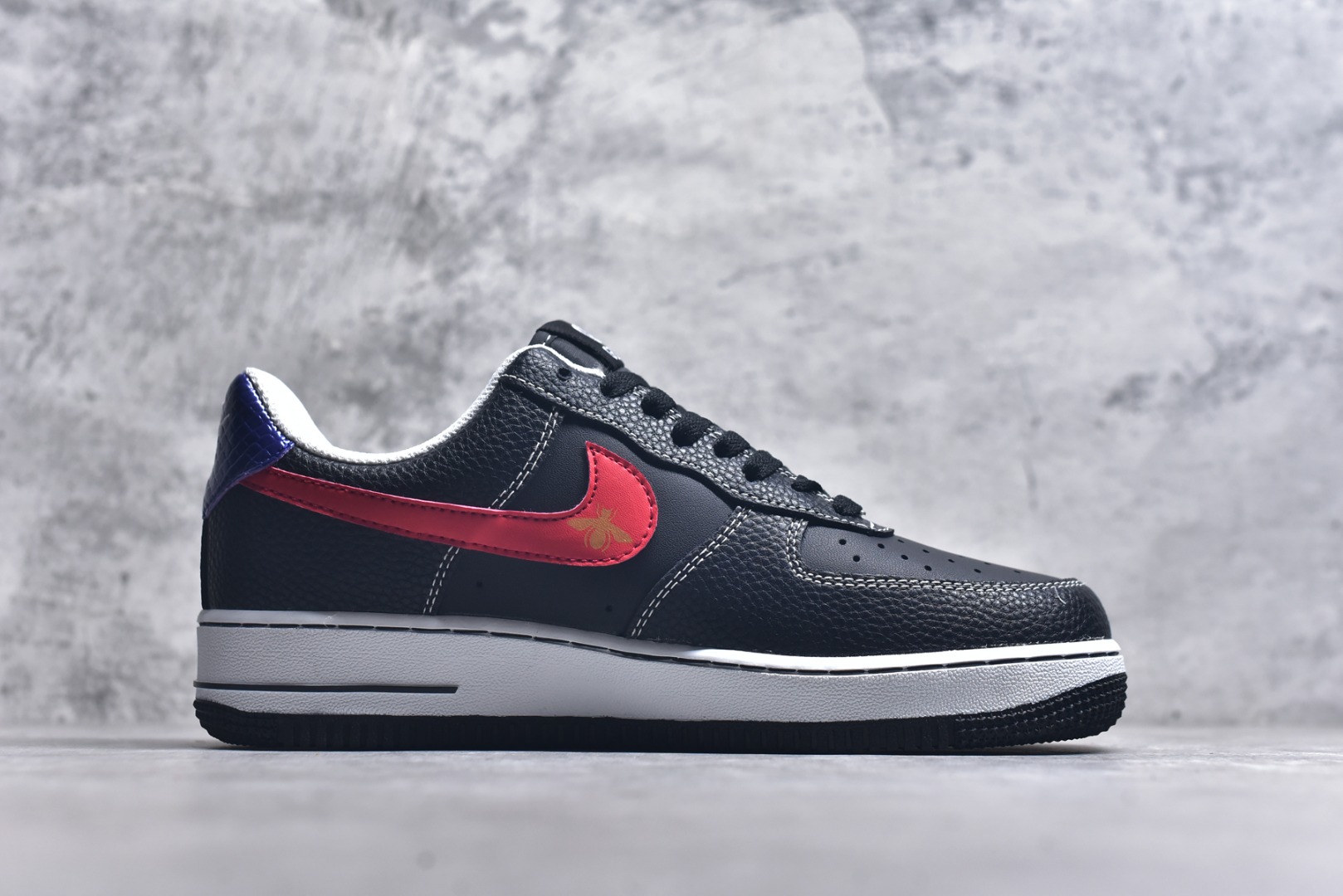 图片[3]-#Nike Air Force 1\’07 Low 古驰联名 黑红勾 空军一号低帮休闲板鞋 AH8462-001 #原楦头原纸板 原装鞋盒 定制五金配件 内置全掌气垫 原厂鞋底 尺码：36 36.5 37.5 38 38.5 39 40 40.5 41 42 42.5 43 44 44.5 45 9.D4-选品中心