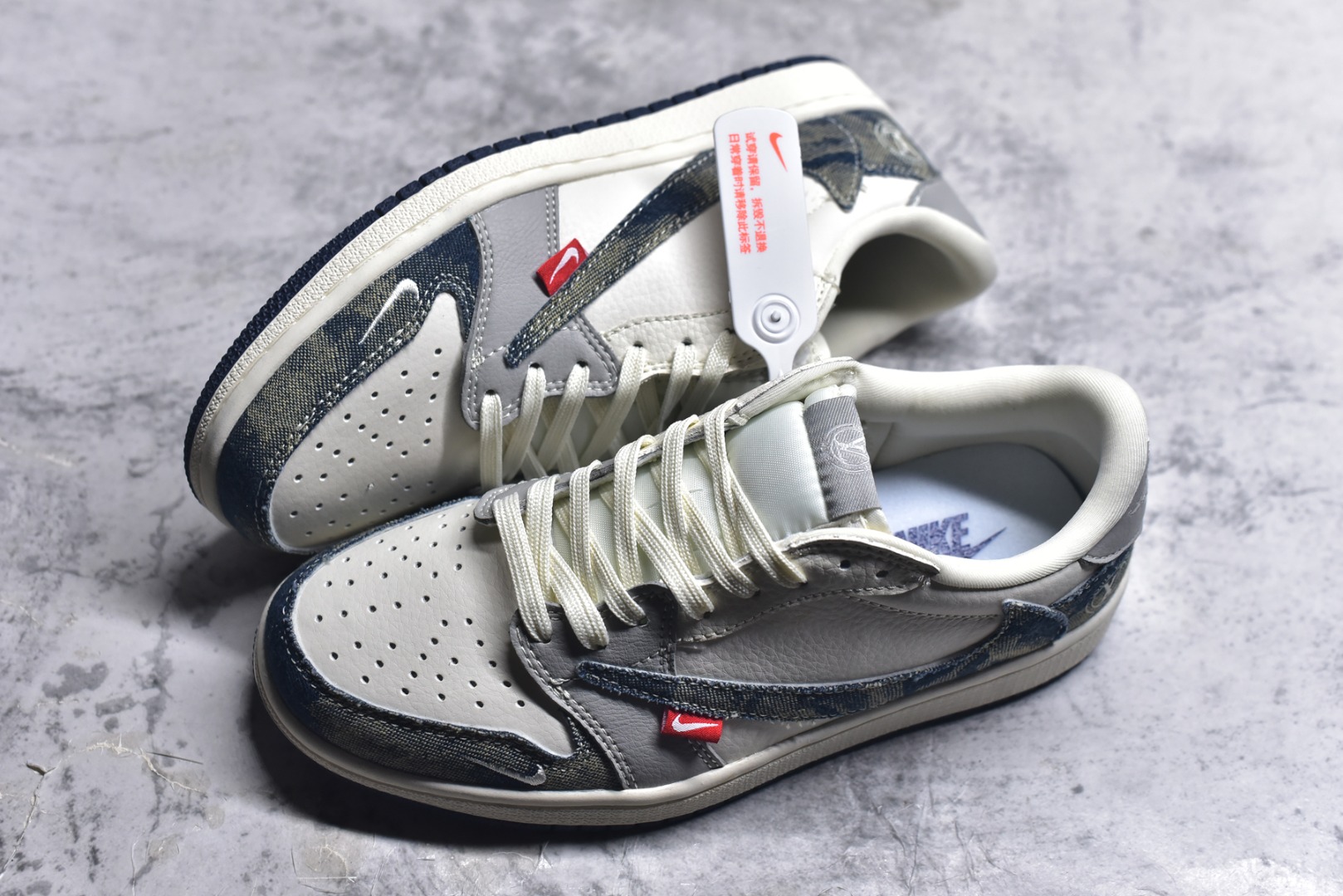 图片[7]-#Travis Scott x Fragment Design x Air Jordan 1 Low OG SP AJ1 乔1 LV联名 扎染牛仔 低帮文化休闲板鞋 LD2028-048 #多方联名合作融合了Travis Scott 独特的音乐风格，藤原浩个性的设计风格以及Jordan品牌的经典元素 使其成为一双具有独特身份和价值的鞋子 清新而立体的外观加上联名标识更突出了其独特身份 这种配色方案显示出活力和时尚感 在视觉上引人注目 鞋身的质感和细腻的细节处理使其显得高端而格调十足 这款“倒钩”联名是设计与创意完美结合 融合多方的个性风格是一款备受瞩目的潮流鞋款 尺码：36 36.5 37.5 38 38.5 39 40 40.5 41 42 42.5 43 44 44.5 45 9.E5-选品中心