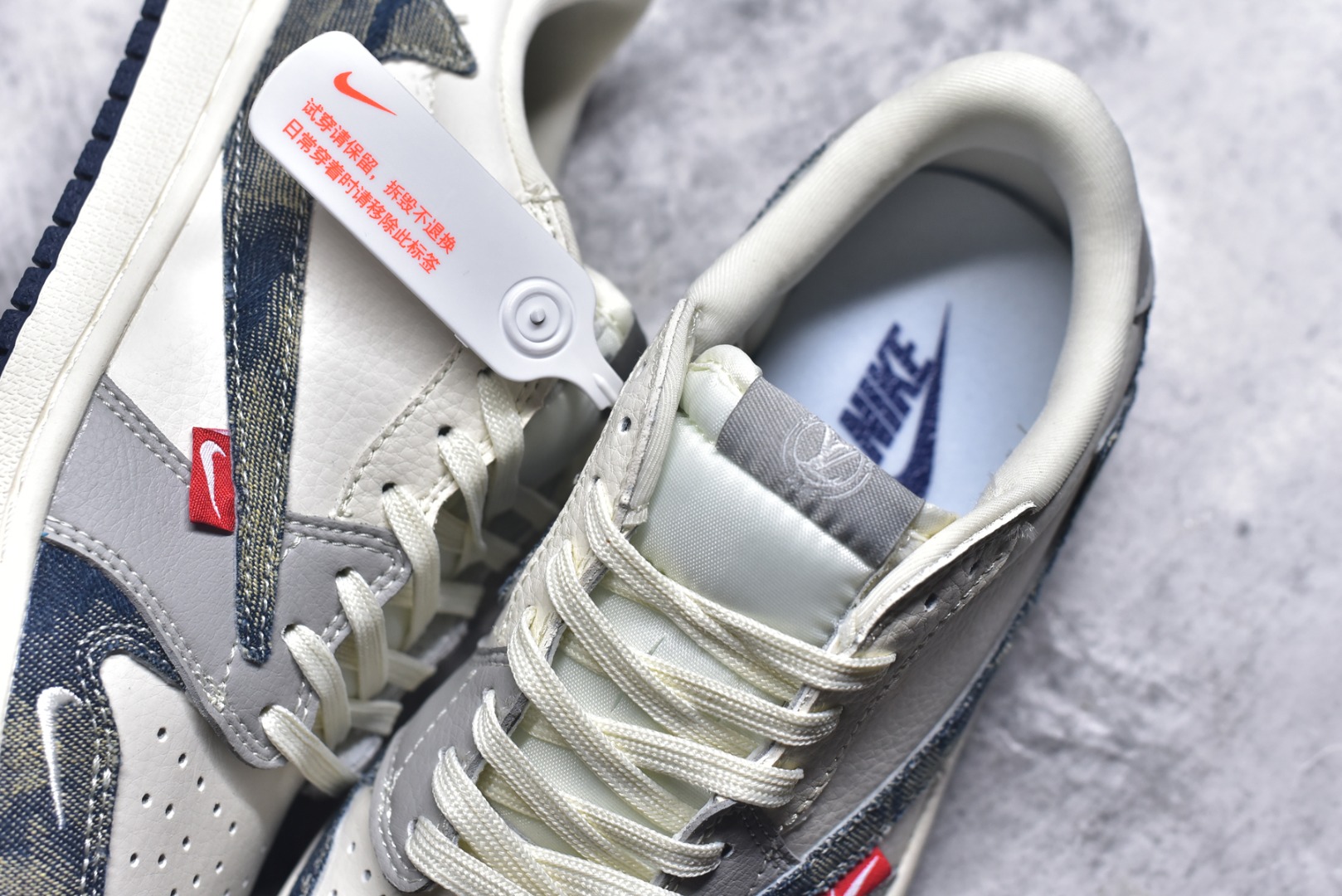图片[9]-#Travis Scott x Fragment Design x Air Jordan 1 Low OG SP AJ1 乔1 LV联名 扎染牛仔 低帮文化休闲板鞋 LD2028-048 #多方联名合作融合了Travis Scott 独特的音乐风格，藤原浩个性的设计风格以及Jordan品牌的经典元素 使其成为一双具有独特身份和价值的鞋子 清新而立体的外观加上联名标识更突出了其独特身份 这种配色方案显示出活力和时尚感 在视觉上引人注目 鞋身的质感和细腻的细节处理使其显得高端而格调十足 这款“倒钩”联名是设计与创意完美结合 融合多方的个性风格是一款备受瞩目的潮流鞋款 尺码：36 36.5 37.5 38 38.5 39 40 40.5 41 42 42.5 43 44 44.5 45 9.E5-选品中心