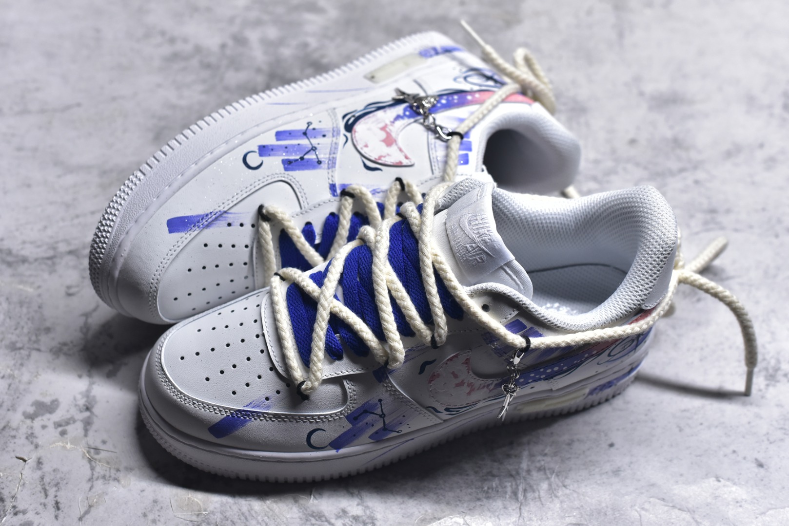 图片[7]-#Nike Air Force 1\’07 Low \”Cancer\” 手绘涂鸦十二星座系列 巨蟹座 空军一号低帮休闲板鞋 622-722 #配色以巨蟹座为核心，汲取巨蟹座细腻、温柔且充满守护欲的特质，结合浩瀚星空的神秘与浪漫。巨蟹座代表着对家的眷恋和对亲人的守护，而星途则寓意着在漫漫人生路上，怀揣着巨蟹座的温暖力量勇敢前行 尺码：36 36.5 37.5 38 38.5 39 40 40.5 41 42 42.5 43 44 44.5 45 9.D4-选品中心