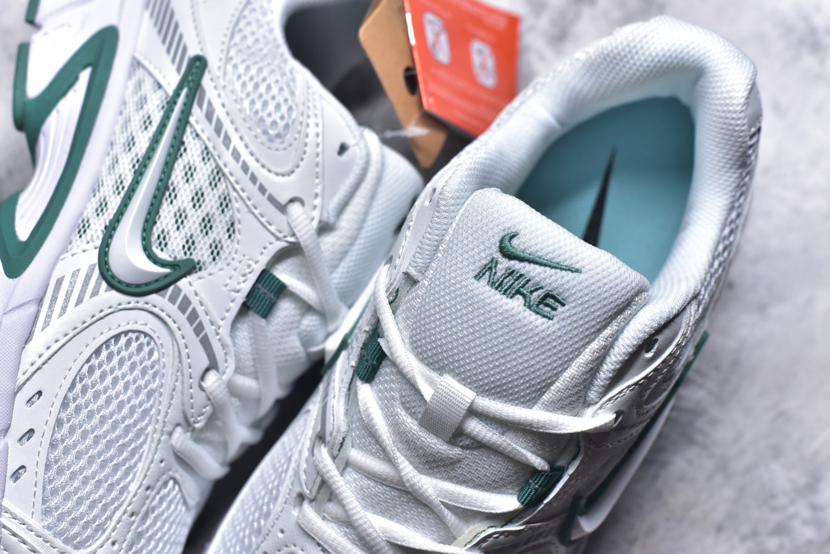 图片[9]-#NK V5 RNR 舒适百搭防滑耐磨低帮跑步鞋 HQ7901-106 舒适有型适合日常穿着 该鞋款延续千禧年经典设计搭载泡绵中底 厚实而轻盈匠心细节巧搭立体耐克勾标志焕新演绎复古跑鞋 鞋款从千禧年美学汲取灵感 混搭多种材质突显层次感立体感和传统跑步风范 尺码：36 36.5 37.5 38 38.5 39 40 40.5 41 42 42.5 43 44 44.5 45-选品中心