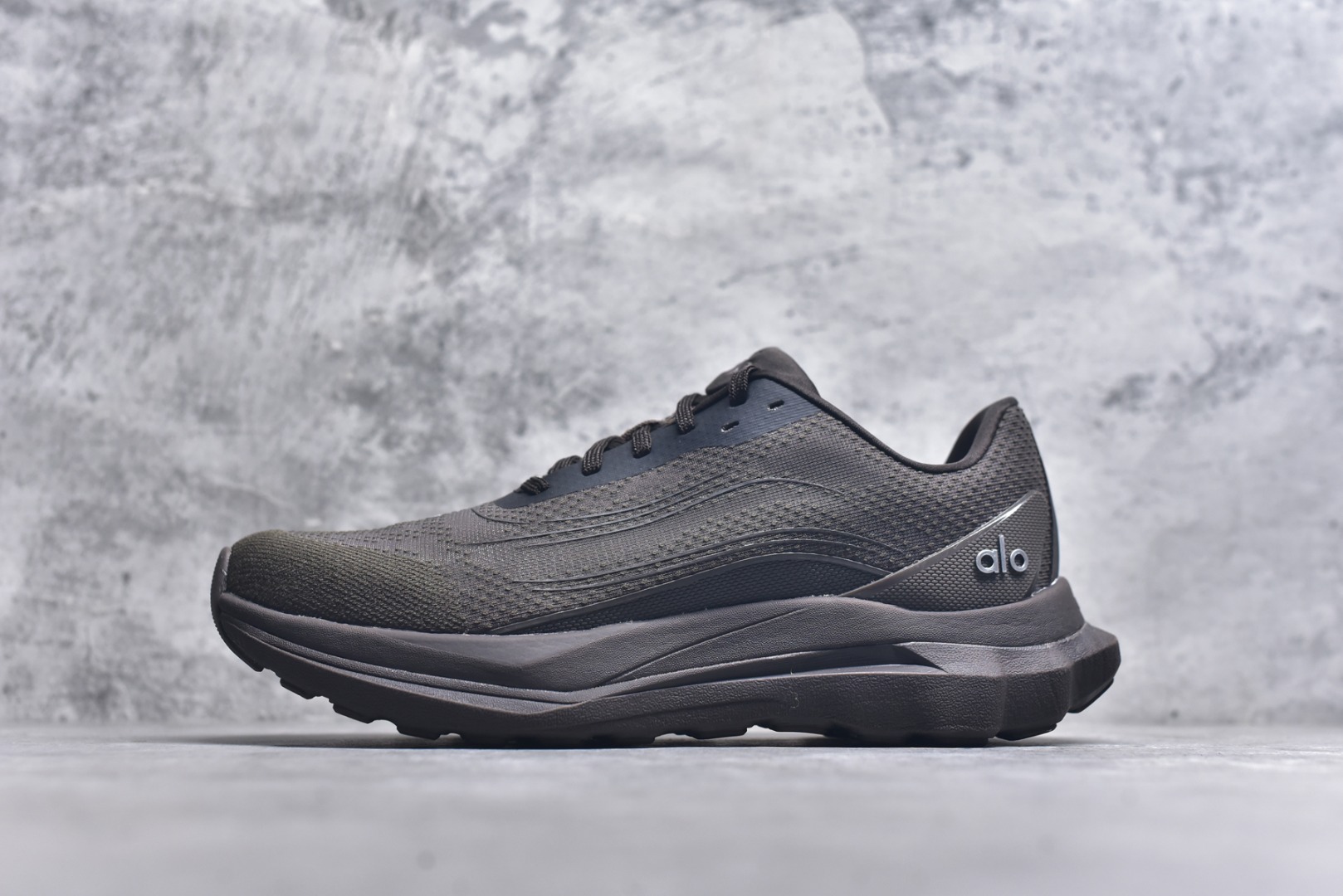 #Alo Runner 明星同款 四季常青款增高低帮休闲生活鞋 大厂采购原材料 多处细节一步到位 采用增高4CM防滑耐磨鞋底 随意搭配的都好看的鞋子 货号：A0590U 尺码：36-45-选品中心