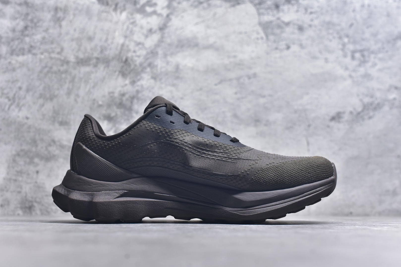 图片[3]-#Alo Runner 明星同款 四季常青款增高低帮休闲生活鞋 大厂采购原材料 多处细节一步到位 采用增高4CM防滑耐磨鞋底 随意搭配的都好看的鞋子 货号：A0590U 尺码：36-45-选品中心