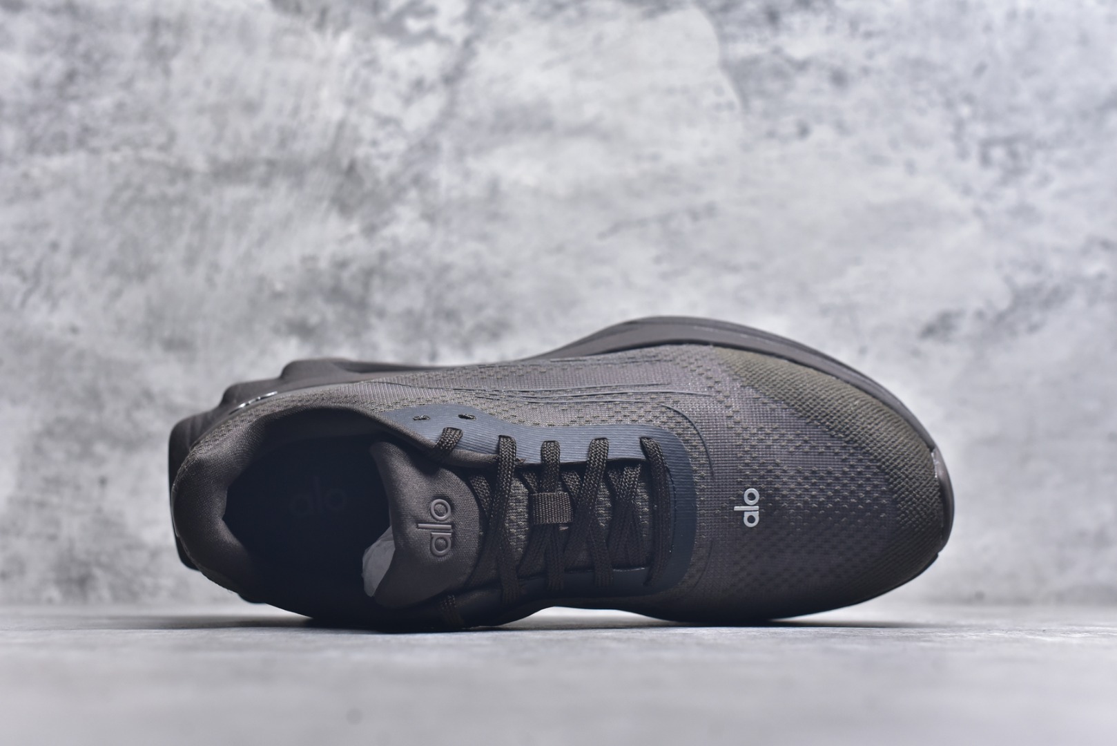 图片[4]-#Alo Runner 明星同款 四季常青款增高低帮休闲生活鞋 大厂采购原材料 多处细节一步到位 采用增高4CM防滑耐磨鞋底 随意搭配的都好看的鞋子 货号：A0590U 尺码：36-45-选品中心