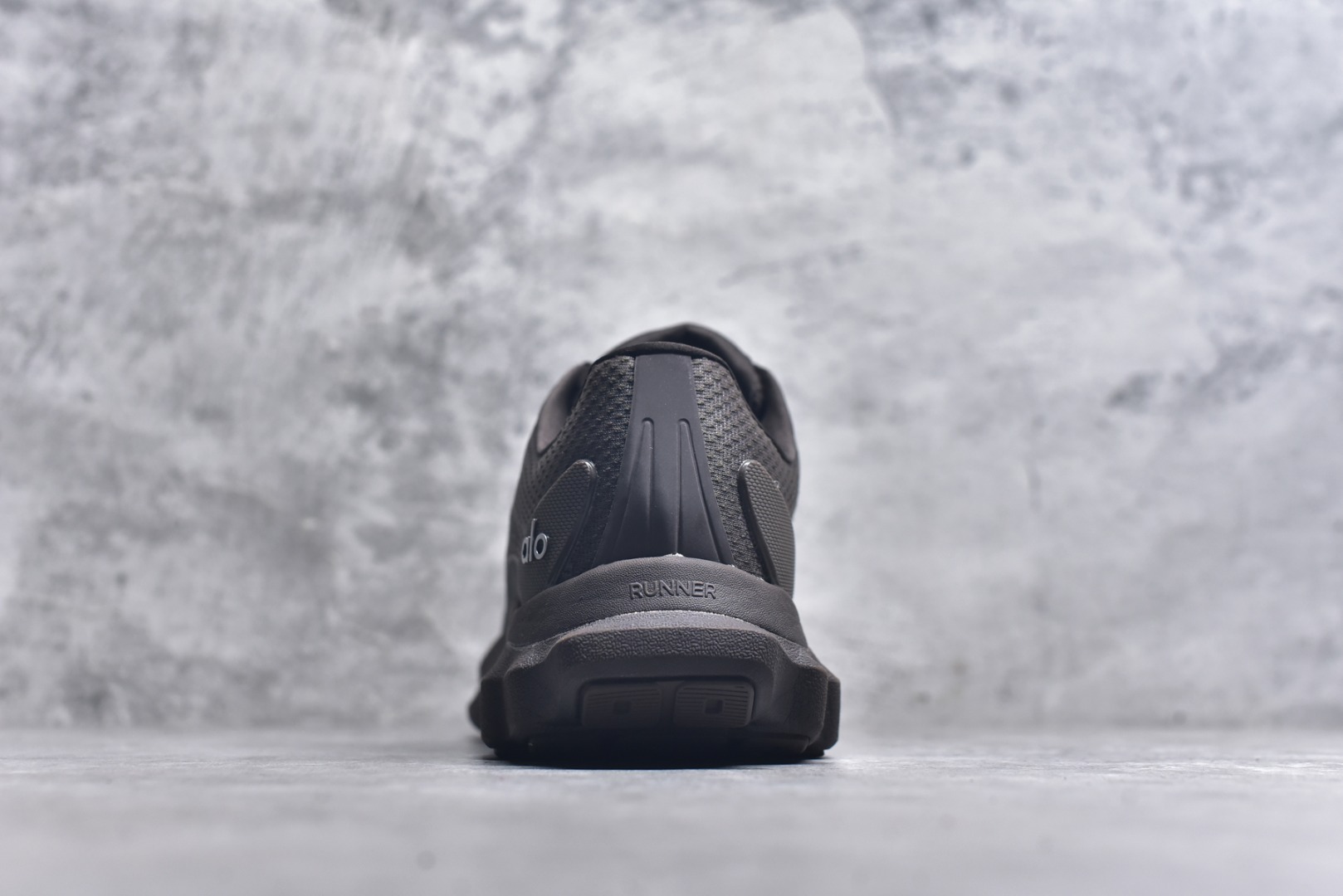 图片[5]-#Alo Runner 明星同款 四季常青款增高低帮休闲生活鞋 大厂采购原材料 多处细节一步到位 采用增高4CM防滑耐磨鞋底 随意搭配的都好看的鞋子 货号：A0590U 尺码：36-45-选品中心