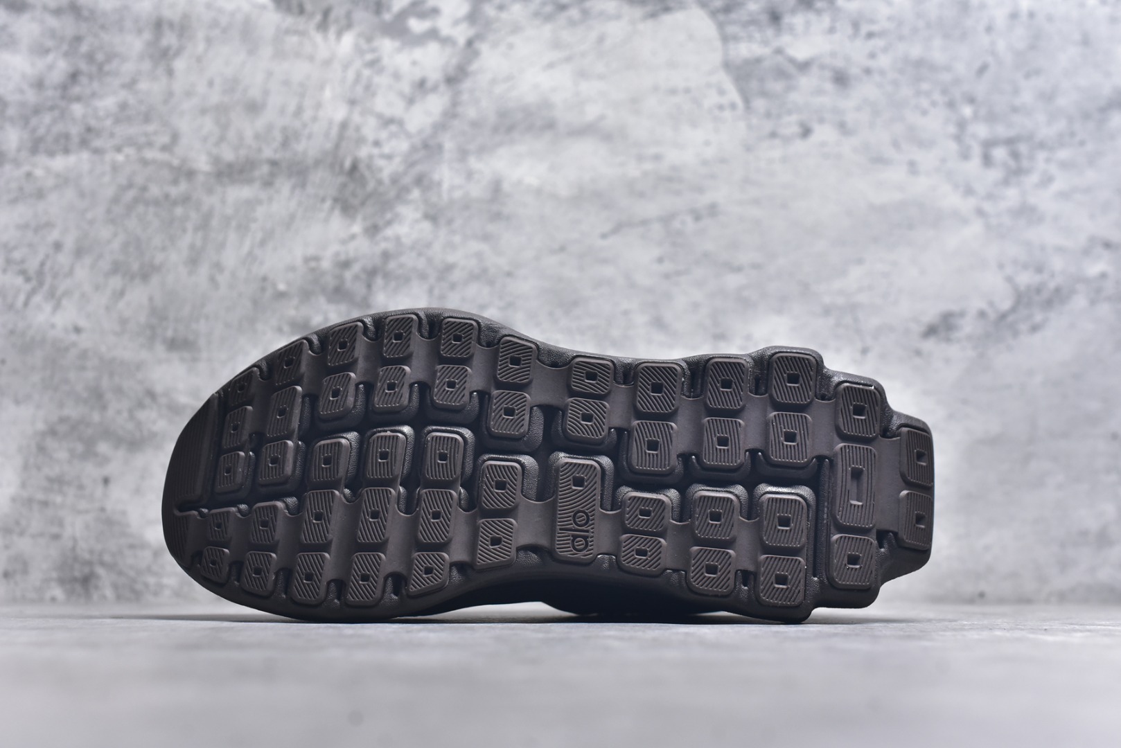 图片[6]-#Alo Runner 明星同款 四季常青款增高低帮休闲生活鞋 大厂采购原材料 多处细节一步到位 采用增高4CM防滑耐磨鞋底 随意搭配的都好看的鞋子 货号：A0590U 尺码：36-45-选品中心