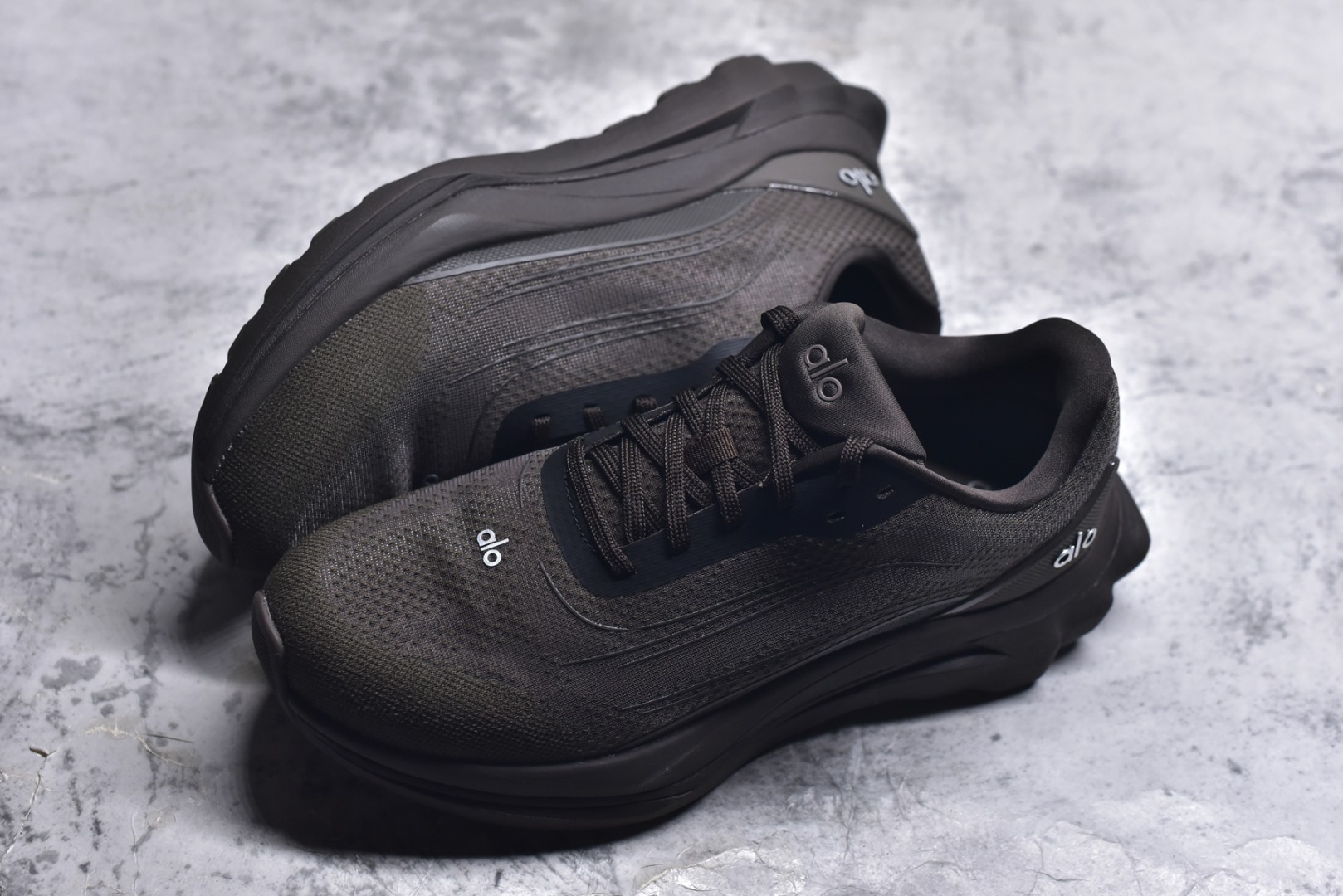 图片[7]-#Alo Runner 明星同款 四季常青款增高低帮休闲生活鞋 大厂采购原材料 多处细节一步到位 采用增高4CM防滑耐磨鞋底 随意搭配的都好看的鞋子 货号：A0590U 尺码：36-45-选品中心