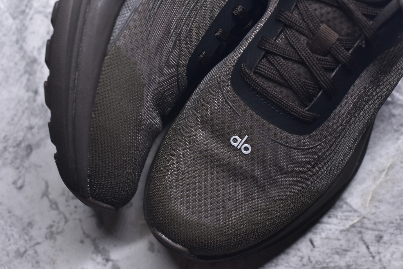 图片[8]-#Alo Runner 明星同款 四季常青款增高低帮休闲生活鞋 大厂采购原材料 多处细节一步到位 采用增高4CM防滑耐磨鞋底 随意搭配的都好看的鞋子 货号：A0590U 尺码：36-45-选品中心