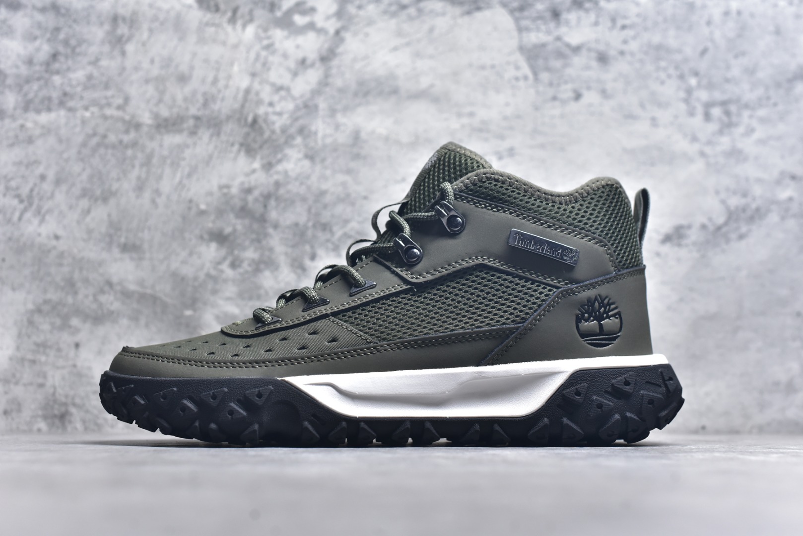 #Timberland添柏岚/天伯伦户外高帮休闲大黄靴系列 广东大厂品质 原盒原包装 24ss新款 时尚潮流搭配 面料采用意大利🇮🇹顶级磨砂细纹牛皮 搭配防臭防腐真皮乳胶鞋垫 大底到五金都是代工厂原材料制作 同原版固特异永不开胶工艺 好货不杀猪 首单质量严格把控 全网独家首发 品质毋庸置疑 全套官网统一包装 给您完美的穿着体验 质量考究耐穿 型男必备 专治不帅 高品质脚感一流 今年冬季防寒户外专用 日常随意搭配 货号：TB 0A5VCV A58 尺码：40-46-选品中心