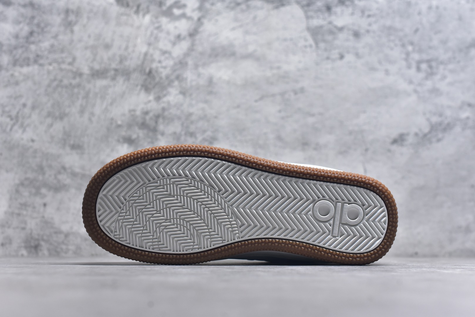 图片[6]-#Alo Yoga Recovery Mode 128人气单品 舒适简约防滑耐磨低帮休闲板鞋 #Alo Yoga于2007年创立于洛杉矶，意在传播有意识的运动，同时激发人们的健康意识与创造力。品牌的核心理念在于制作能够带来完美体验的瑜伽服饰与功能性单品，让有意识的运动融入并改变生活。 尺码：36 36.5 37 37.5 38 38.5 39 40 41-选品中心