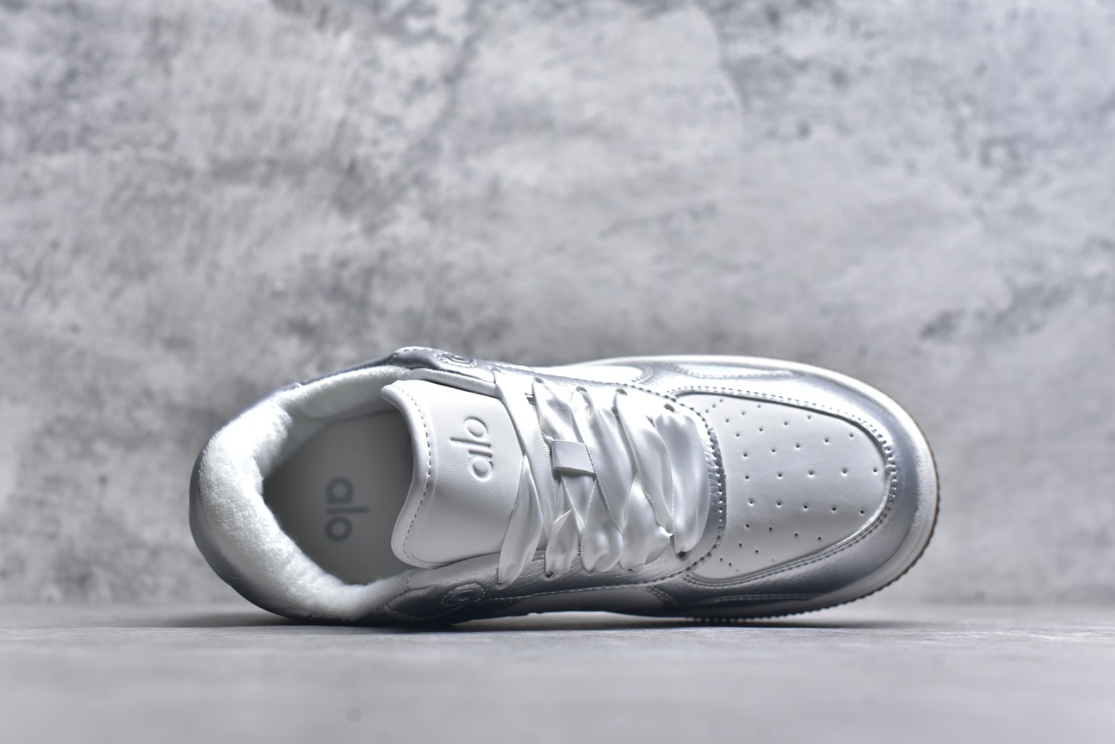 图片[4]-#Alo Yoga Recovery Mode 128人气单品 舒适简约防滑耐磨低帮休闲板鞋 #Alo Yoga于2007年创立于洛杉矶，意在传播有意识的运动，同时激发人们的健康意识与创造力。品牌的核心理念在于制作能够带来完美体验的瑜伽服饰与功能性单品，让有意识的运动融入并改变生活。 尺码：36 36.5 37 37.5 38 38.5 39 40 41-选品中心