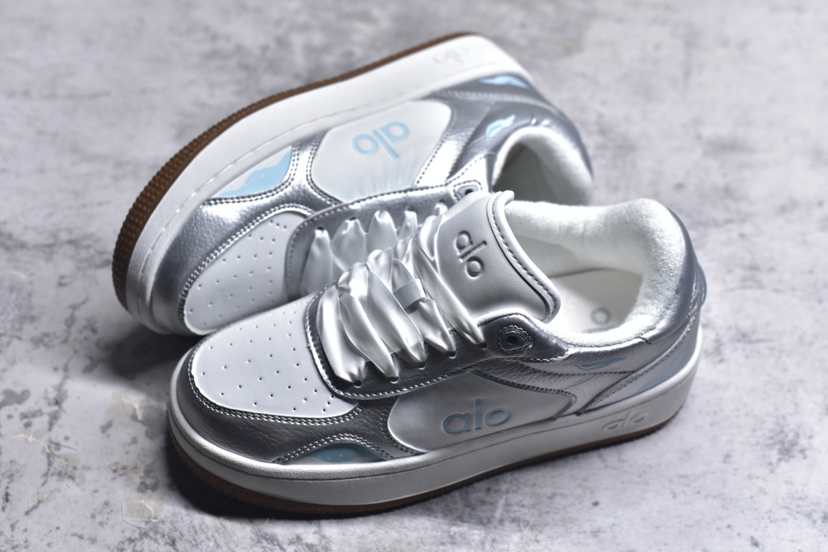 图片[7]-#Alo Yoga Recovery Mode 128人气单品 舒适简约防滑耐磨低帮休闲板鞋 #Alo Yoga于2007年创立于洛杉矶，意在传播有意识的运动，同时激发人们的健康意识与创造力。品牌的核心理念在于制作能够带来完美体验的瑜伽服饰与功能性单品，让有意识的运动融入并改变生活。 尺码：36 36.5 37 37.5 38 38.5 39 40 41-选品中心