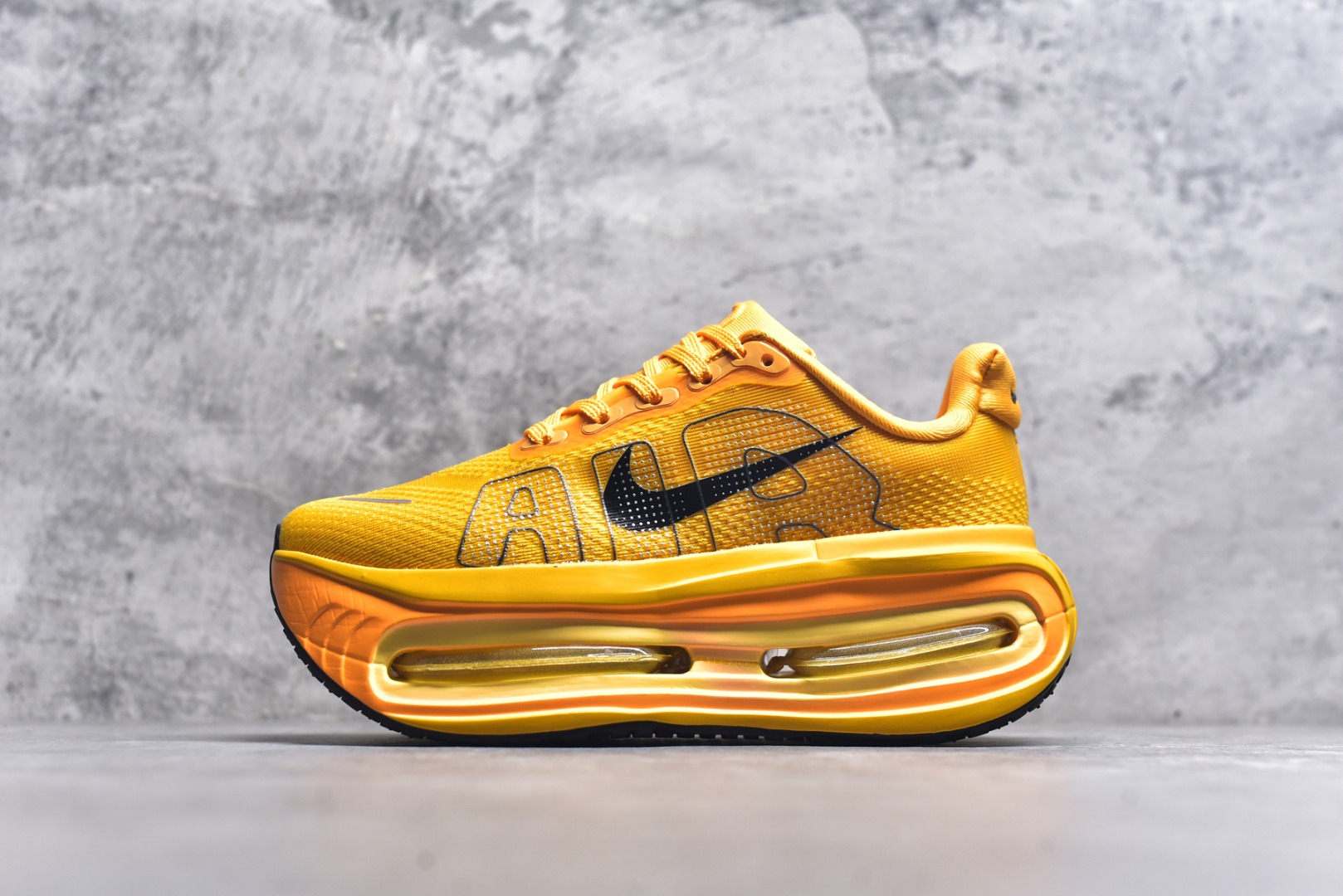 #Nike ZOOM PREMIUM 耐克 飞马 舒适减震防滑 低帮跑步鞋全掌ReactX泡绵中底 前掌和后跟还配备了Air Zoom气垫单元 据说跑起来更快更舒适哦 这次最大的升级点 首次引入了ReactX泡绵 货号：FN8453 017 尺码：36-45-选品中心