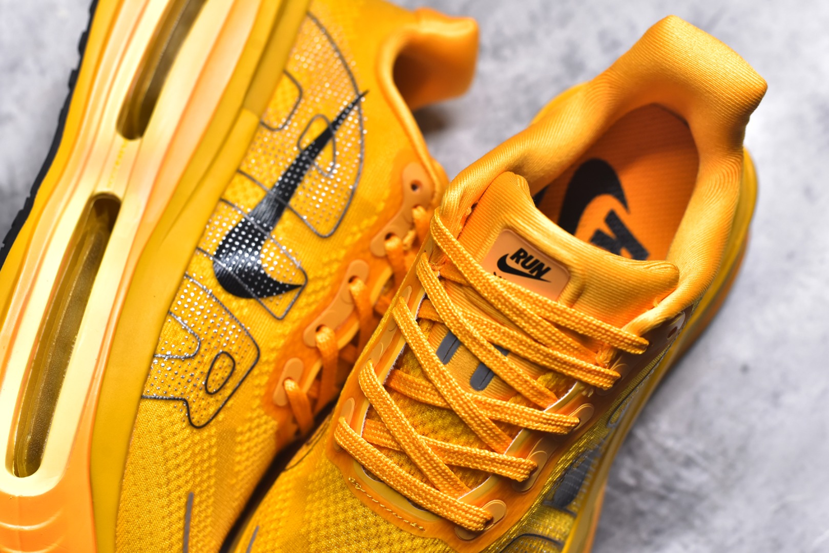 图片[9]-#Nike ZOOM PREMIUM 耐克 飞马 舒适减震防滑 低帮跑步鞋全掌ReactX泡绵中底 前掌和后跟还配备了Air Zoom气垫单元 据说跑起来更快更舒适哦 这次最大的升级点 首次引入了ReactX泡绵 货号：FN8453 017 尺码：36-45-选品中心