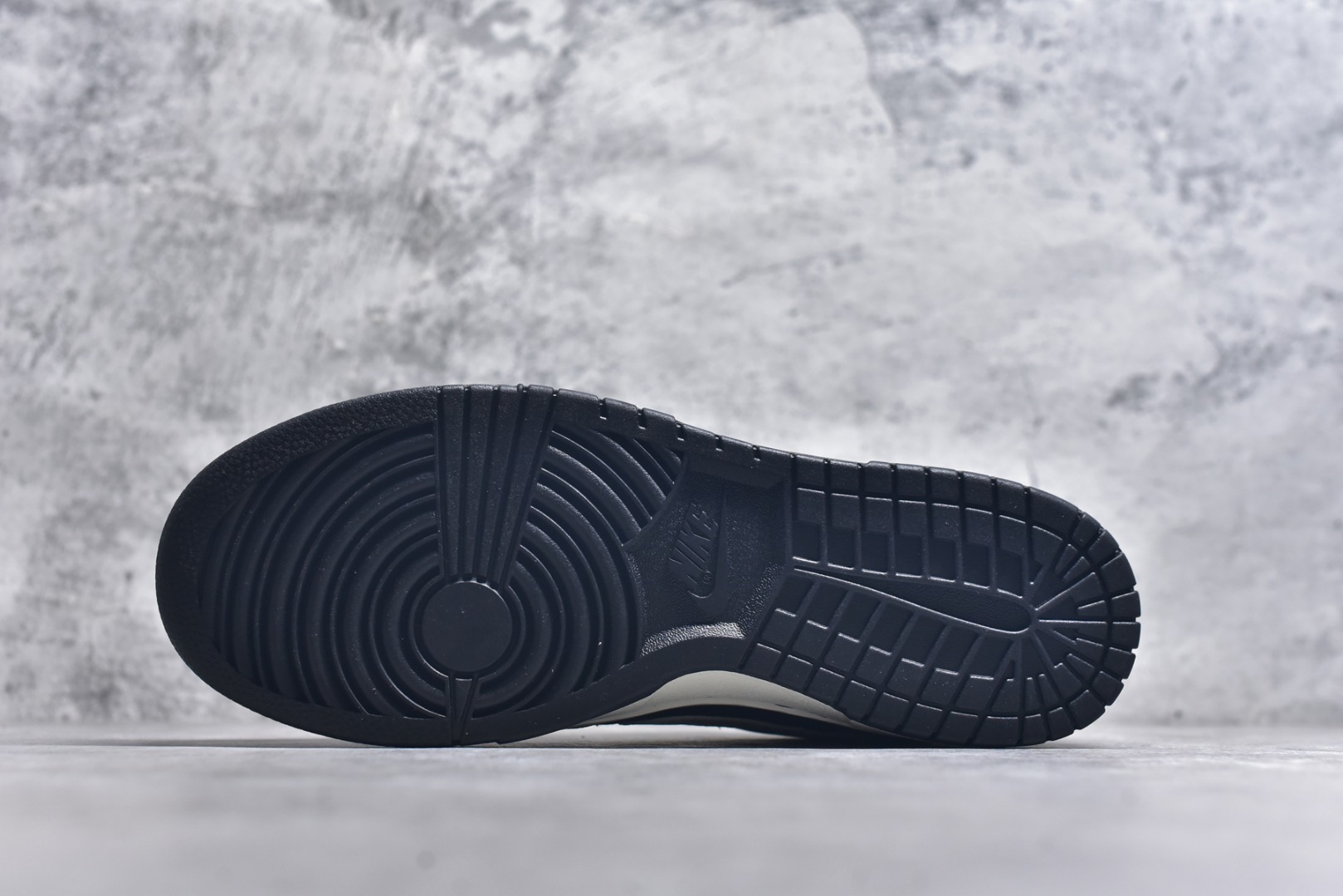 图片[6]-#Nike SB Dunk Low LV联名 暗夜幽白 周年高端定制 低帮休闲板鞋 SC0601-458 #定制鞋盒 大厂纯原品质出货 超高清洁度 皮料切割干净无任何毛边 细节完美 尺码：36 36.5 37.5 38 38.5 39 40 40.5 41 42 42.5 43 44 44.5 45 9.E5-选品中心