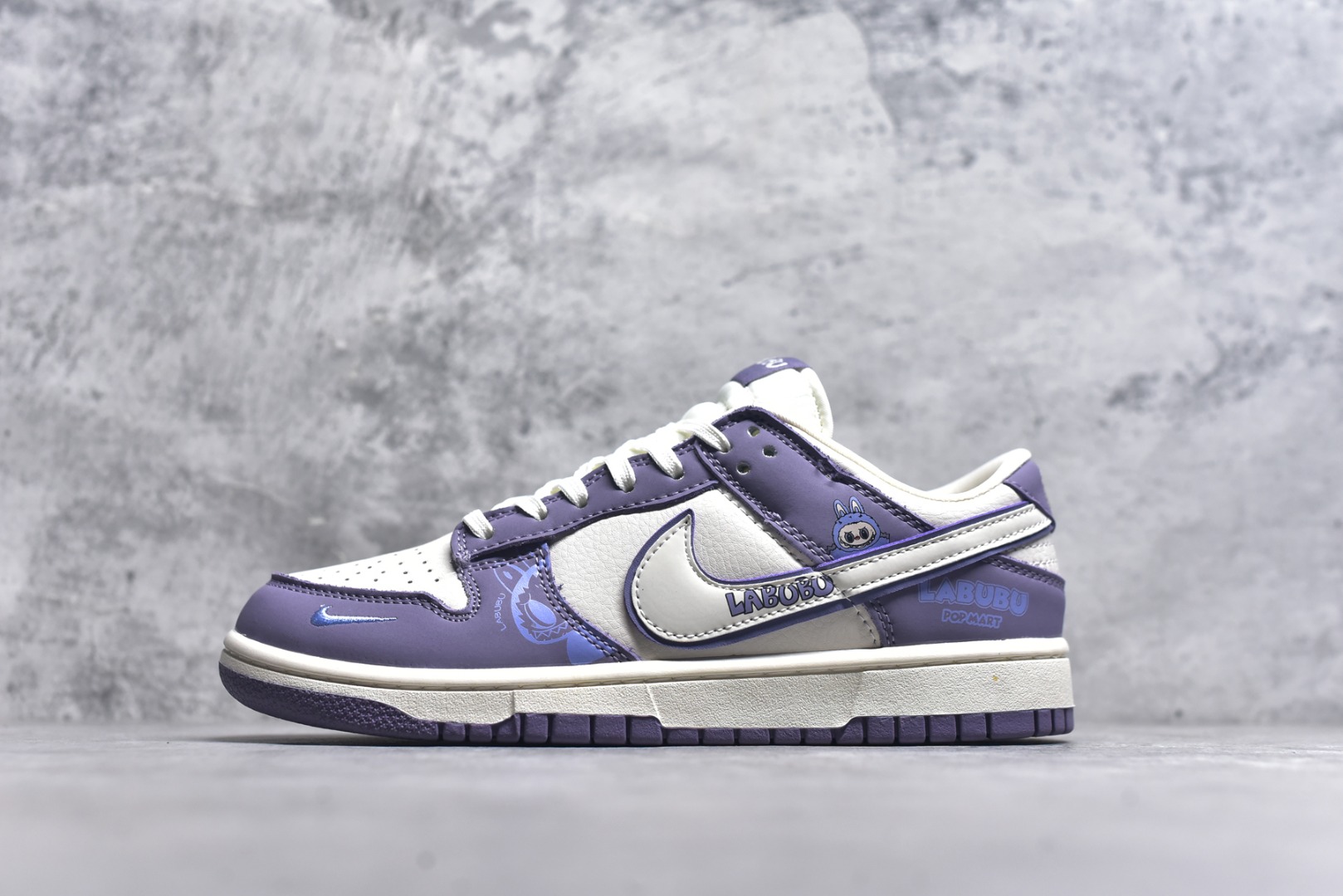 #Nike SB Dunk Low“ 米紫拉布布” 周年高端定制 低帮休闲板鞋 定制鞋盒 大厂纯原品质出货 超高清洁度 皮料切割干净无任何毛边 细节完美 货号：SR2025-005 尺码：36 36.5 37.5 38 38.5 39 40 40.5 41 42 42.5 43 44 44.5 45-选品中心