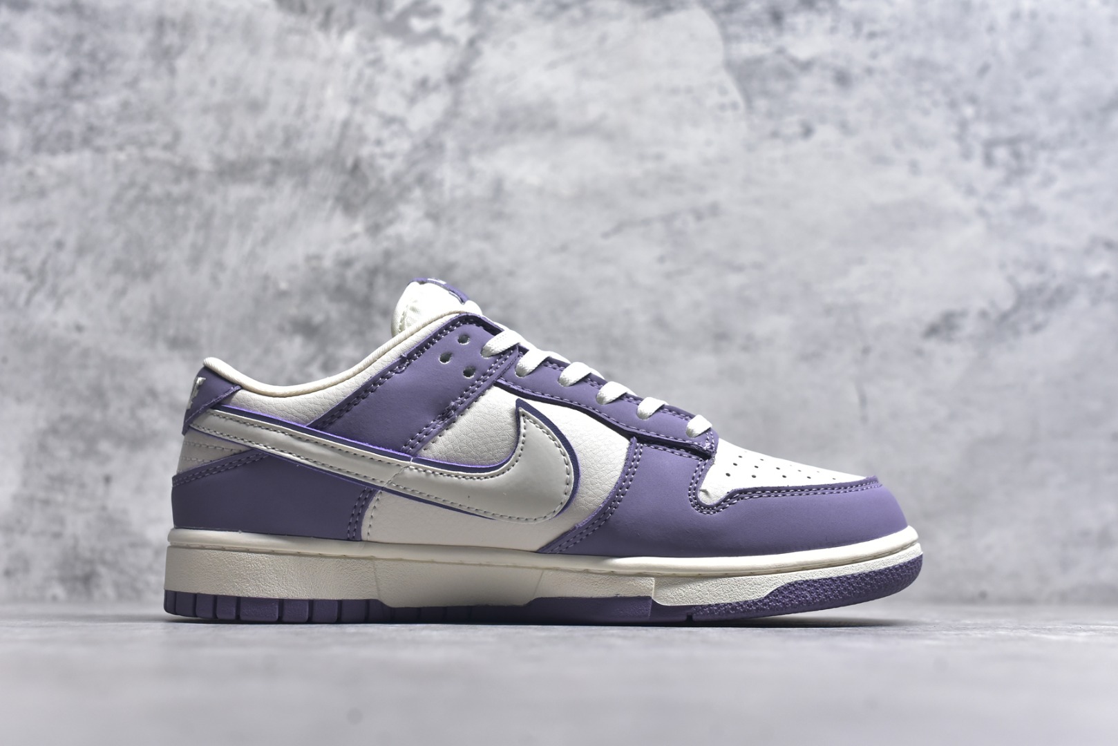 图片[3]-#Nike SB Dunk Low“ 米紫拉布布” 周年高端定制 低帮休闲板鞋 定制鞋盒 大厂纯原品质出货 超高清洁度 皮料切割干净无任何毛边 细节完美 货号：SR2025-005 尺码：36 36.5 37.5 38 38.5 39 40 40.5 41 42 42.5 43 44 44.5 45-选品中心