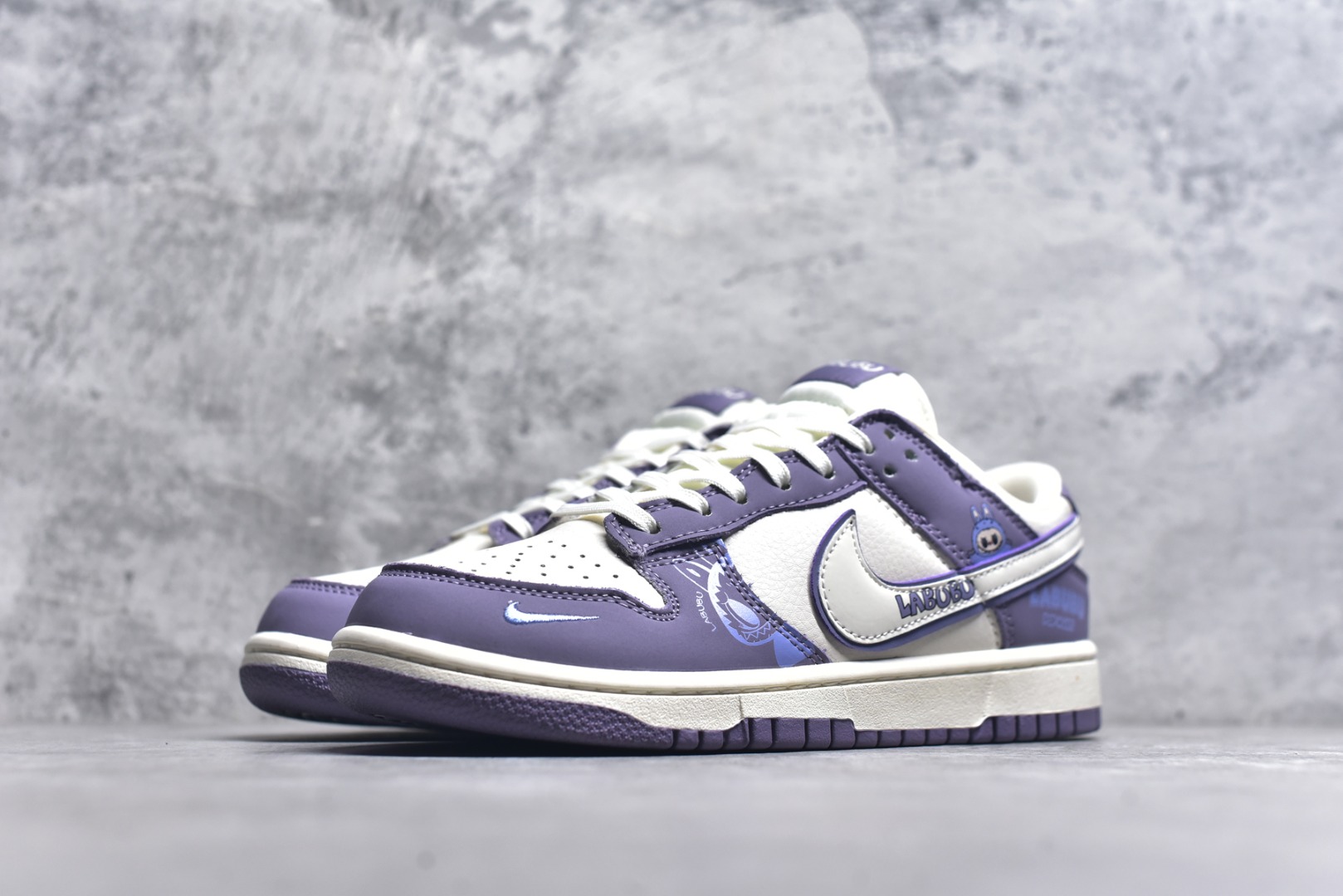 图片[2]-#Nike SB Dunk Low“ 米紫拉布布” 周年高端定制 低帮休闲板鞋 定制鞋盒 大厂纯原品质出货 超高清洁度 皮料切割干净无任何毛边 细节完美 货号：SR2025-005 尺码：36 36.5 37.5 38 38.5 39 40 40.5 41 42 42.5 43 44 44.5 45-选品中心