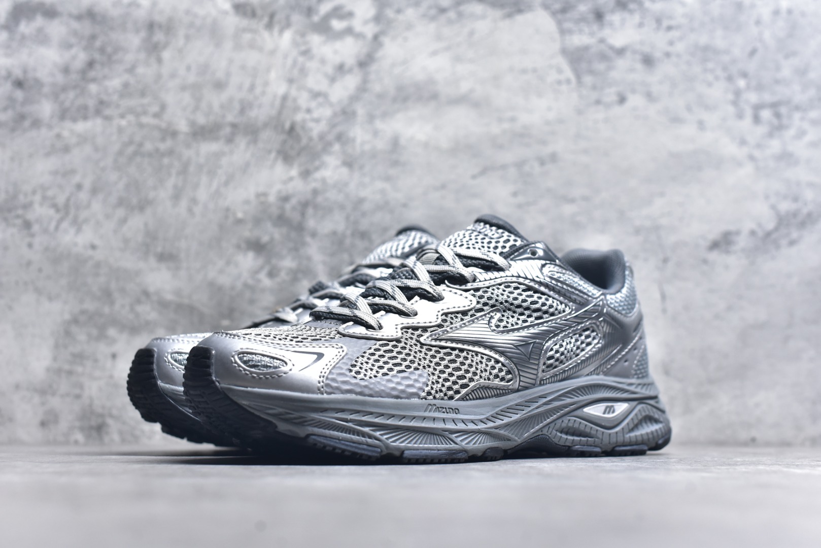 图片[2]-#Mizuno Racer S 潮流复古防滑耐磨透气 低帮 休闲训练长跑短跑城市通勤跑步鞋 美津浓（Mizuno）是日本美津浓株式会社于1906年创立的运动品牌，经过一个多世纪的不断努力现已成为世界著名的运动器具、服装和鞋类生产商。美津浓力求服务于各类运动项目，并竭力使运动生活更加愉快和振奋。产品种类齐全，覆盖几乎全部主要运动项目，达到30万多个品类。尺码：36 36.5 37.5 38 38.5 39 40 40.5 41 42 42.5 43 44 44.5 45-选品中心