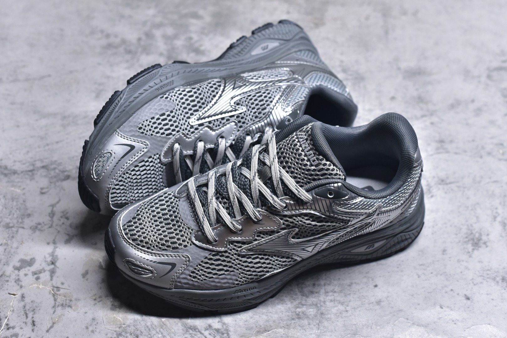 图片[7]-#Mizuno Racer S 潮流复古防滑耐磨透气 低帮 休闲训练长跑短跑城市通勤跑步鞋 美津浓（Mizuno）是日本美津浓株式会社于1906年创立的运动品牌，经过一个多世纪的不断努力现已成为世界著名的运动器具、服装和鞋类生产商。美津浓力求服务于各类运动项目，并竭力使运动生活更加愉快和振奋。产品种类齐全，覆盖几乎全部主要运动项目，达到30万多个品类。尺码：36 36.5 37.5 38 38.5 39 40 40.5 41 42 42.5 43 44 44.5 45-选品中心