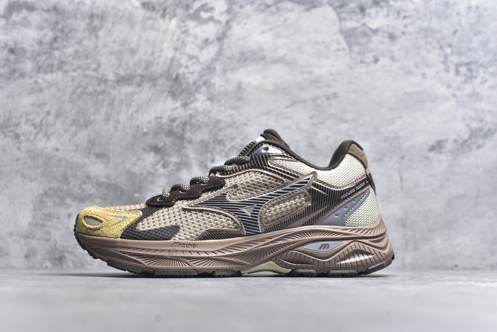 #Mizuno Racer S 潮流复古防滑耐磨透气 低帮 休闲训练长跑短跑城市通勤跑步鞋 美津浓（Mizuno）是日本美津浓株式会社于1906年创立的运动品牌，经过一个多世纪的不断努力现已成为世界著名的运动器具、服装和鞋类生产商。美津浓力求服务于各类运动项目，并竭力使运动生活更加愉快和振奋。产品种类齐全，覆盖几乎全部主要运动项目，达到30万多个品类。尺码：36 36.5 37.5 38 38.5 39 40 40.5 41 42 42.5 43 44 44.5 45-选品中心