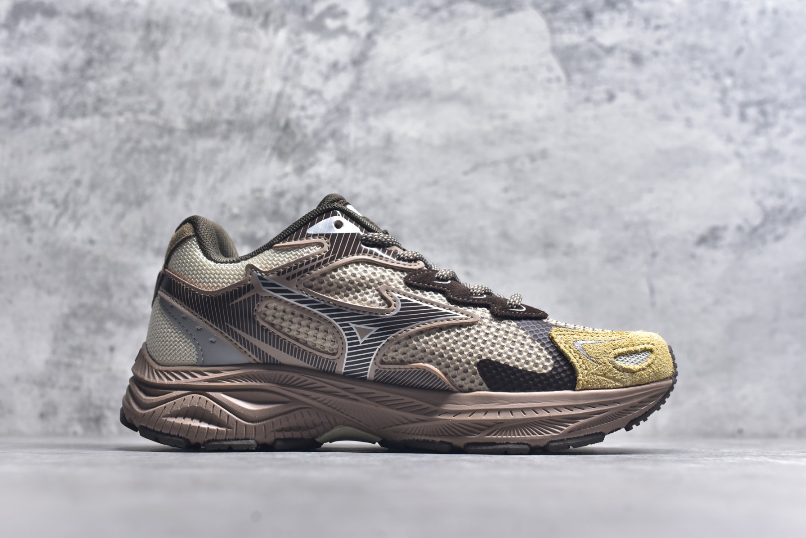 图片[3]-#Mizuno Racer S 潮流复古防滑耐磨透气 低帮 休闲训练长跑短跑城市通勤跑步鞋 美津浓（Mizuno）是日本美津浓株式会社于1906年创立的运动品牌，经过一个多世纪的不断努力现已成为世界著名的运动器具、服装和鞋类生产商。美津浓力求服务于各类运动项目，并竭力使运动生活更加愉快和振奋。产品种类齐全，覆盖几乎全部主要运动项目，达到30万多个品类。尺码：36 36.5 37.5 38 38.5 39 40 40.5 41 42 42.5 43 44 44.5 45-选品中心